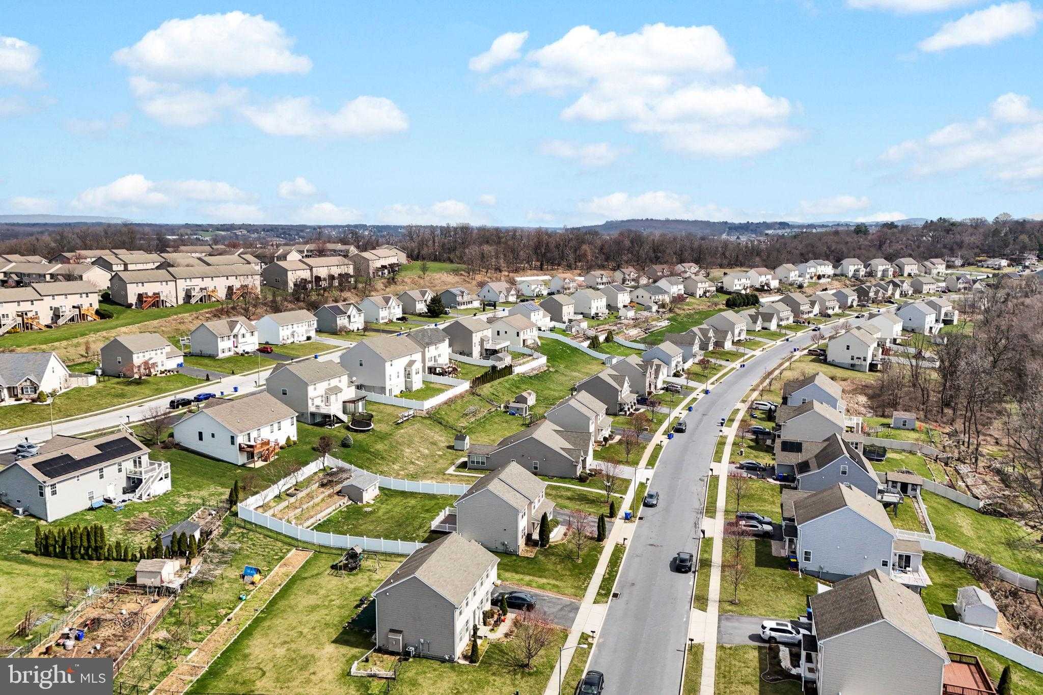 554 Yale St photo 14