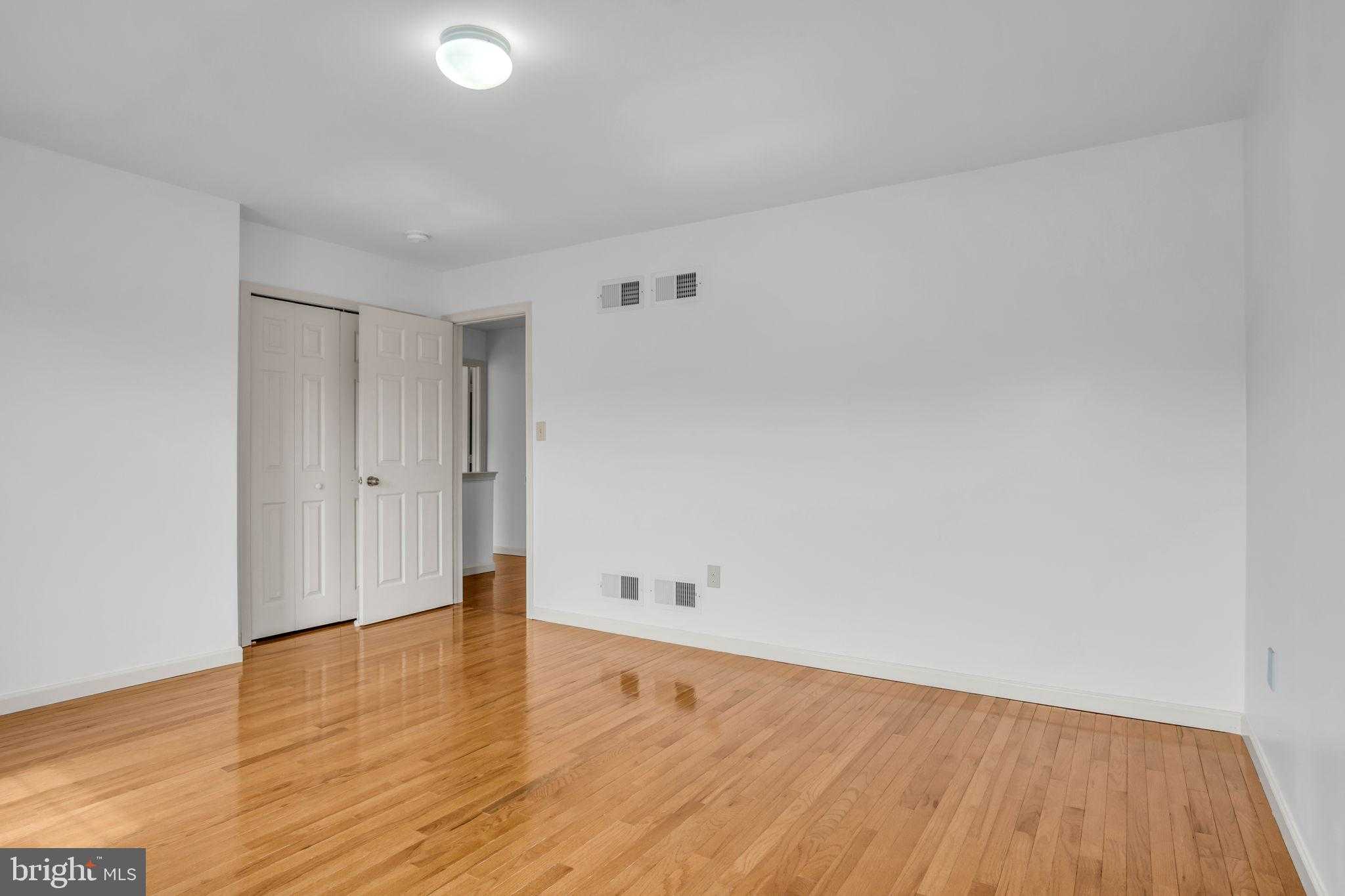 554 Yale St photo 31