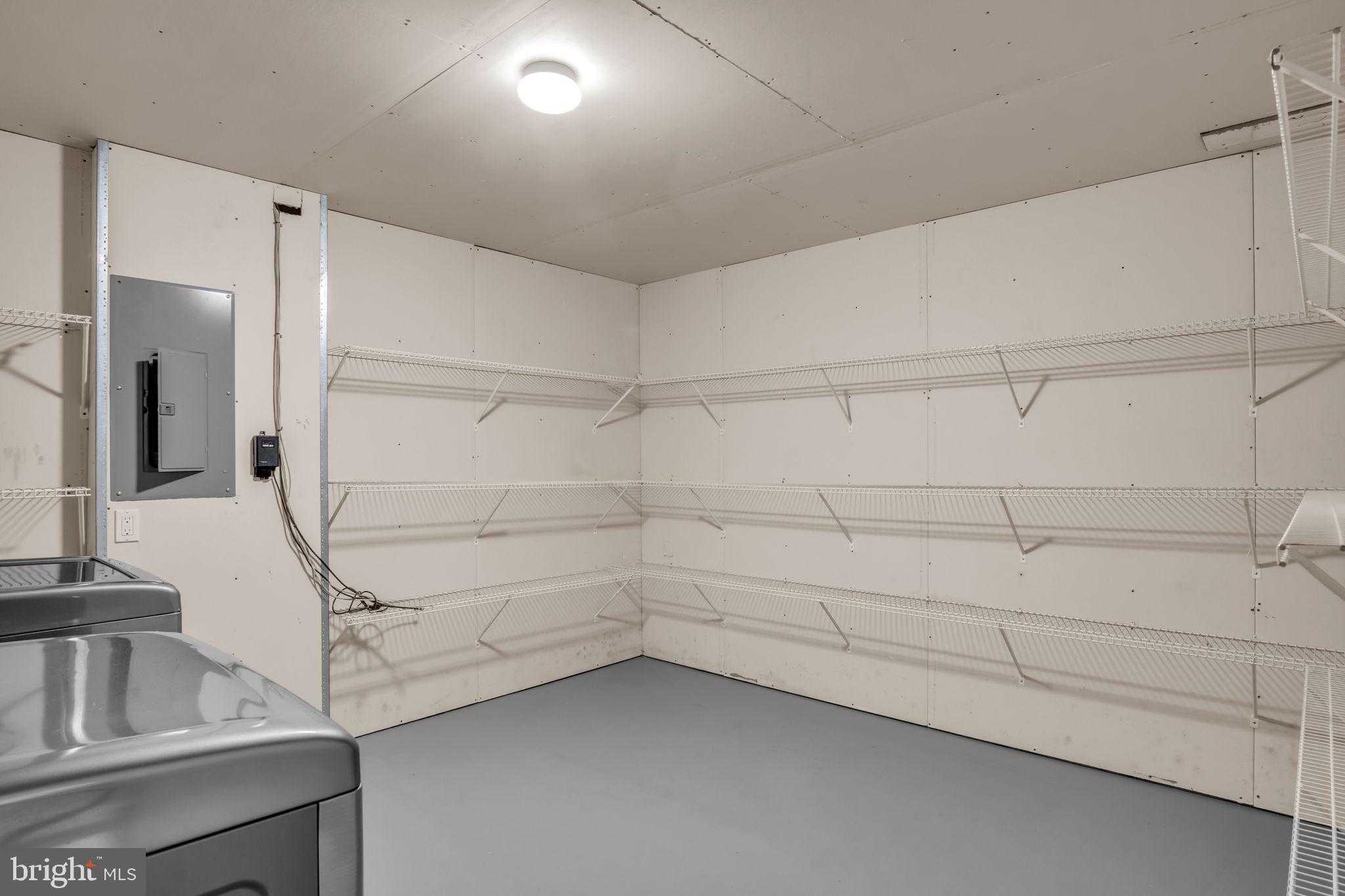 554 Yale St photo 43