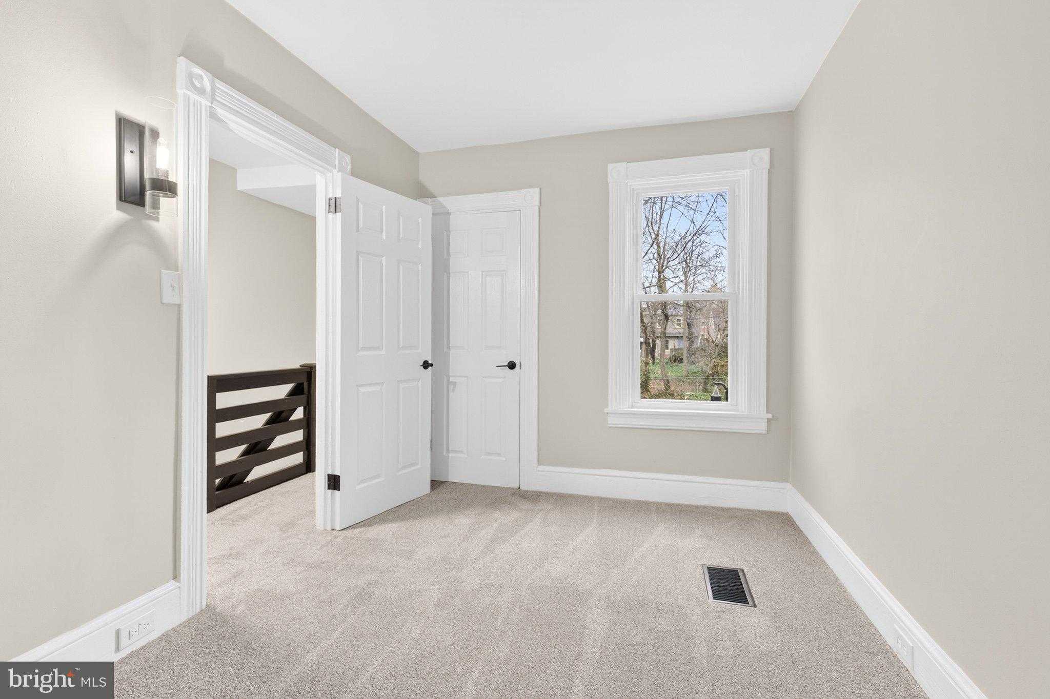 345 Beaver St photo 23