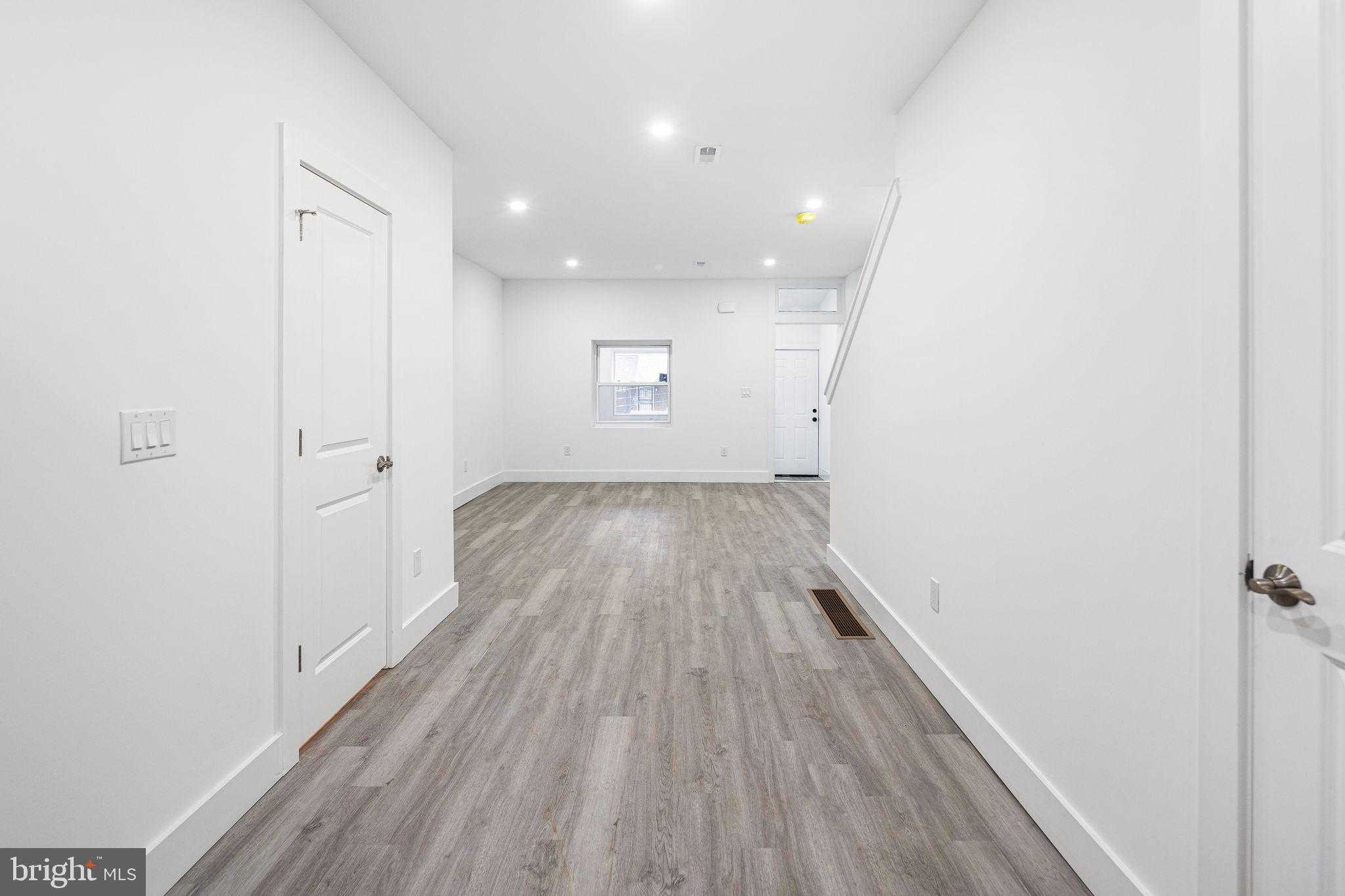 6631 Musgrave St photo 11