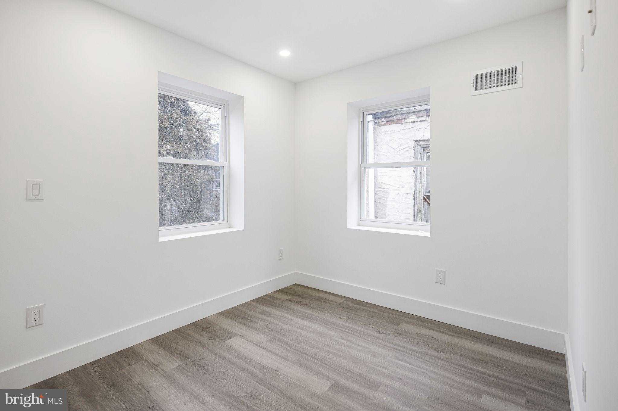 6631 Musgrave St photo 18