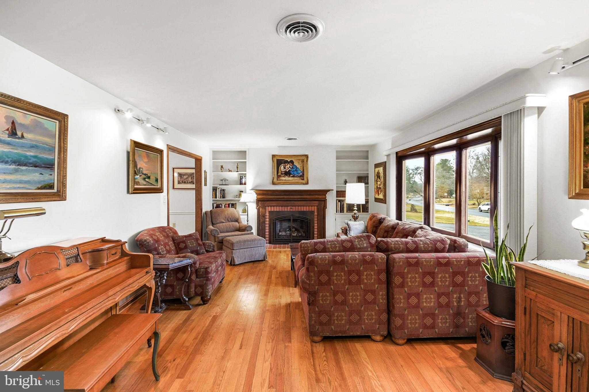 8010 Glendale Dr photo 5