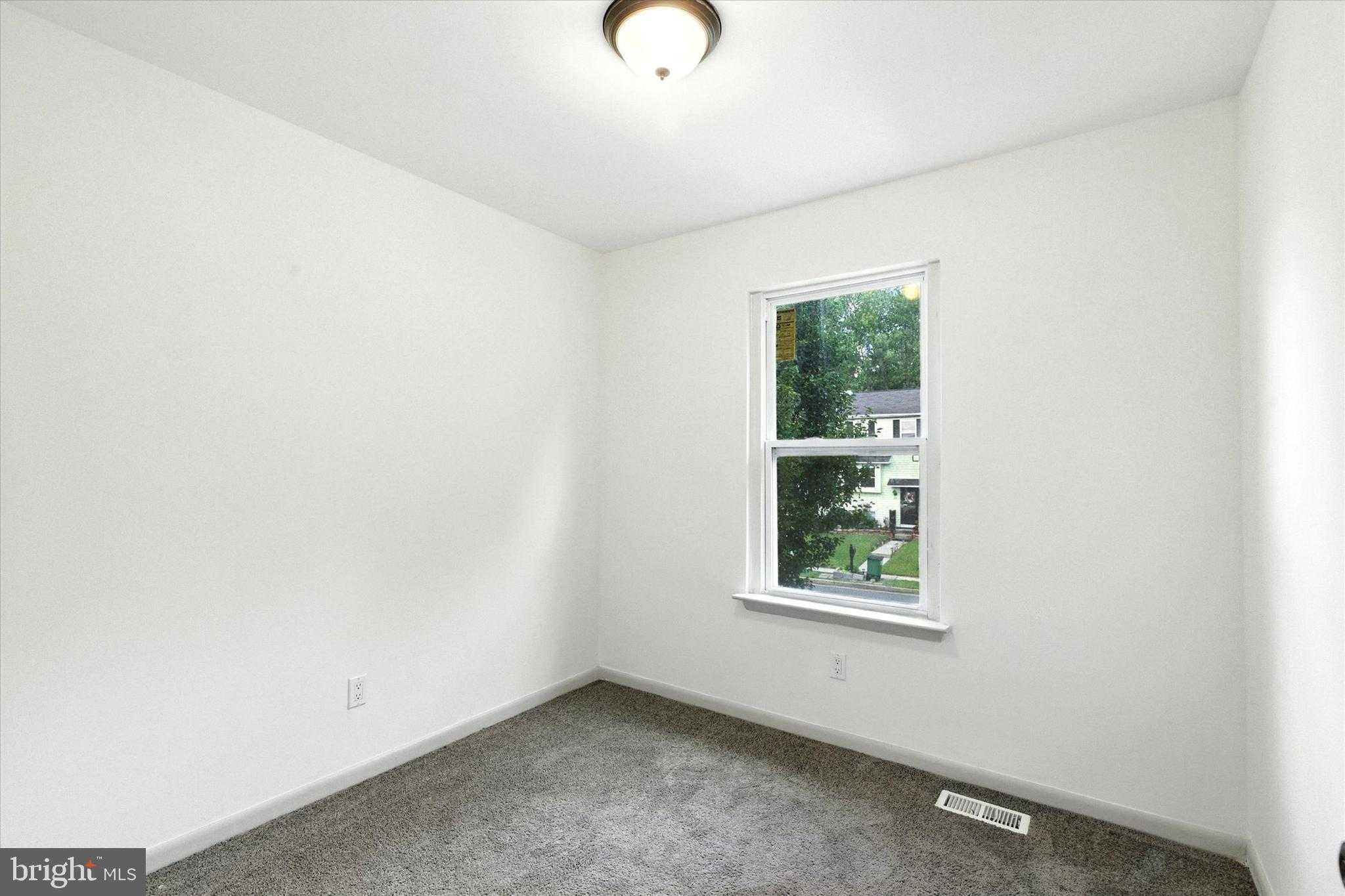 754 Custis St photo 10