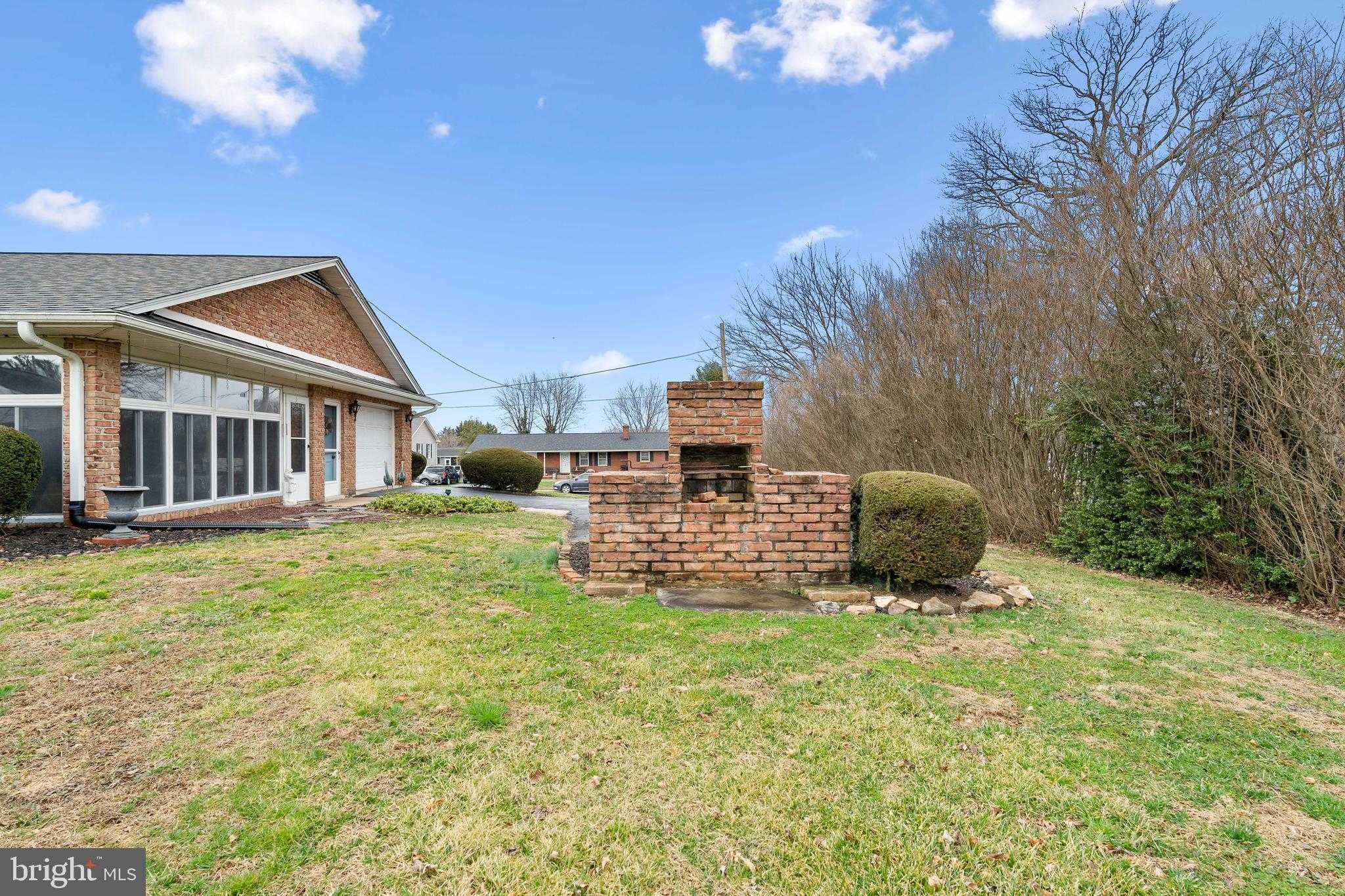 10 Pogue Ave photo 5