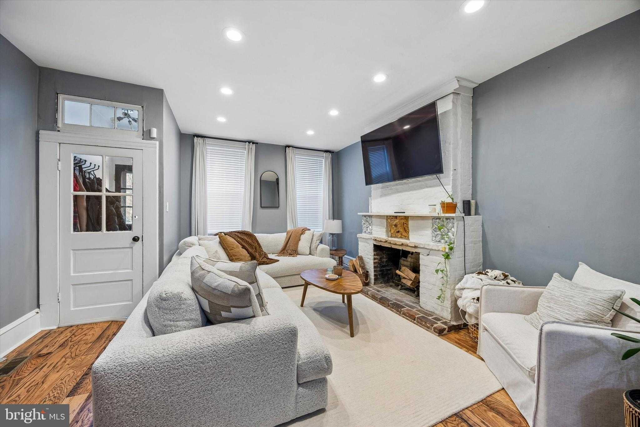 222 Richmond St photo 12