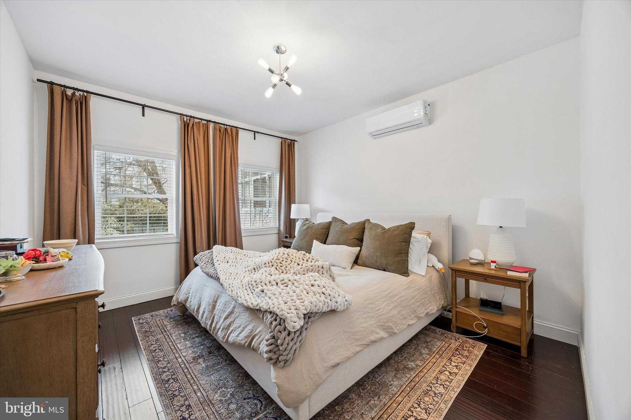 222 Richmond St photo 21