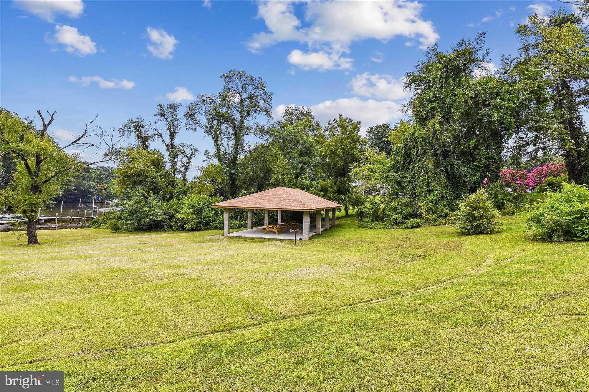 114 Howard Ave photo 38