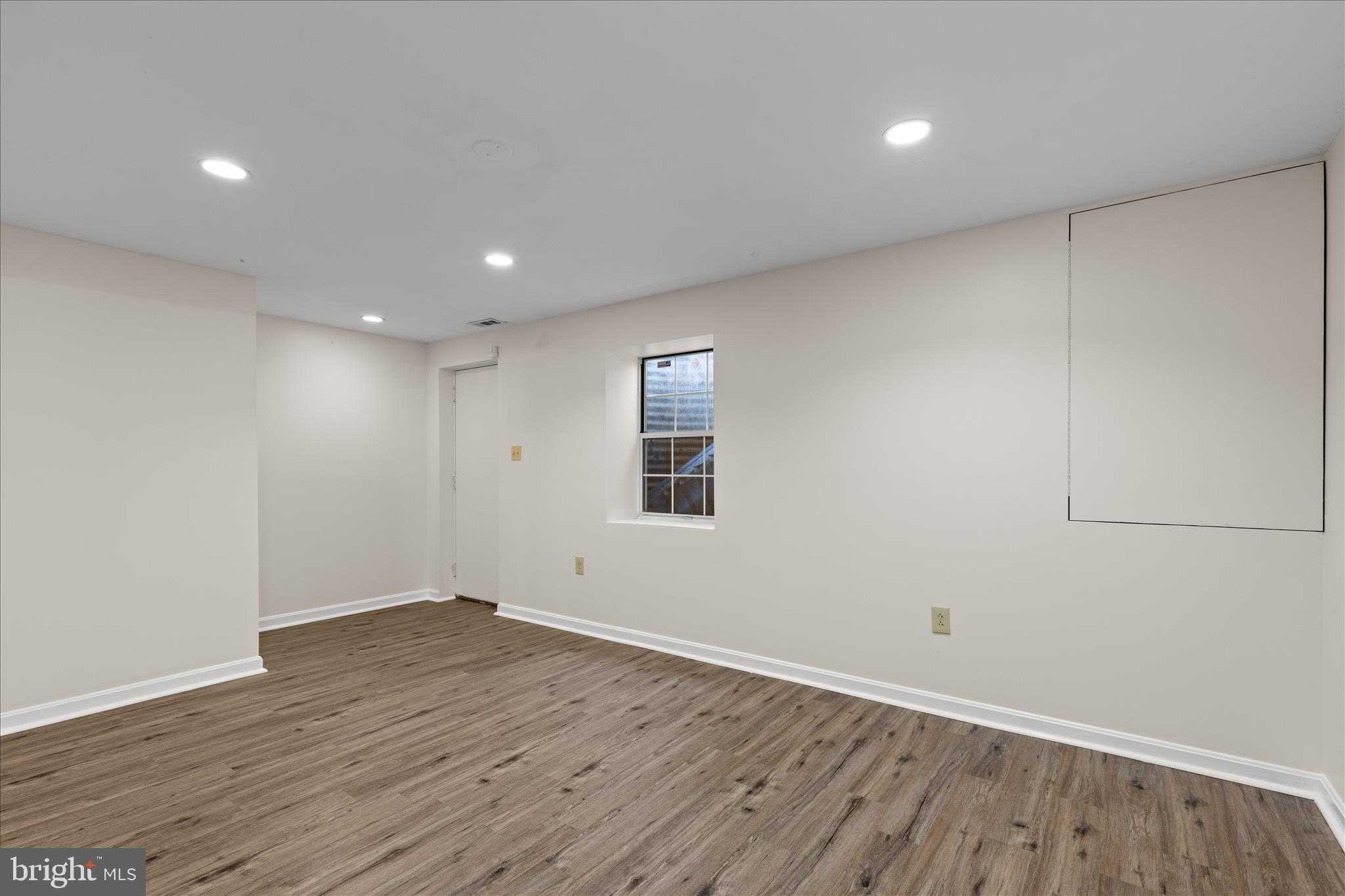 957 Saint Michaels Dr photo 28