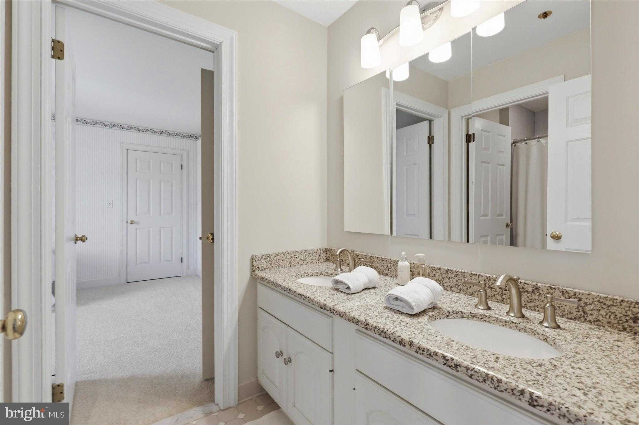 608 Creek Ln photo 37