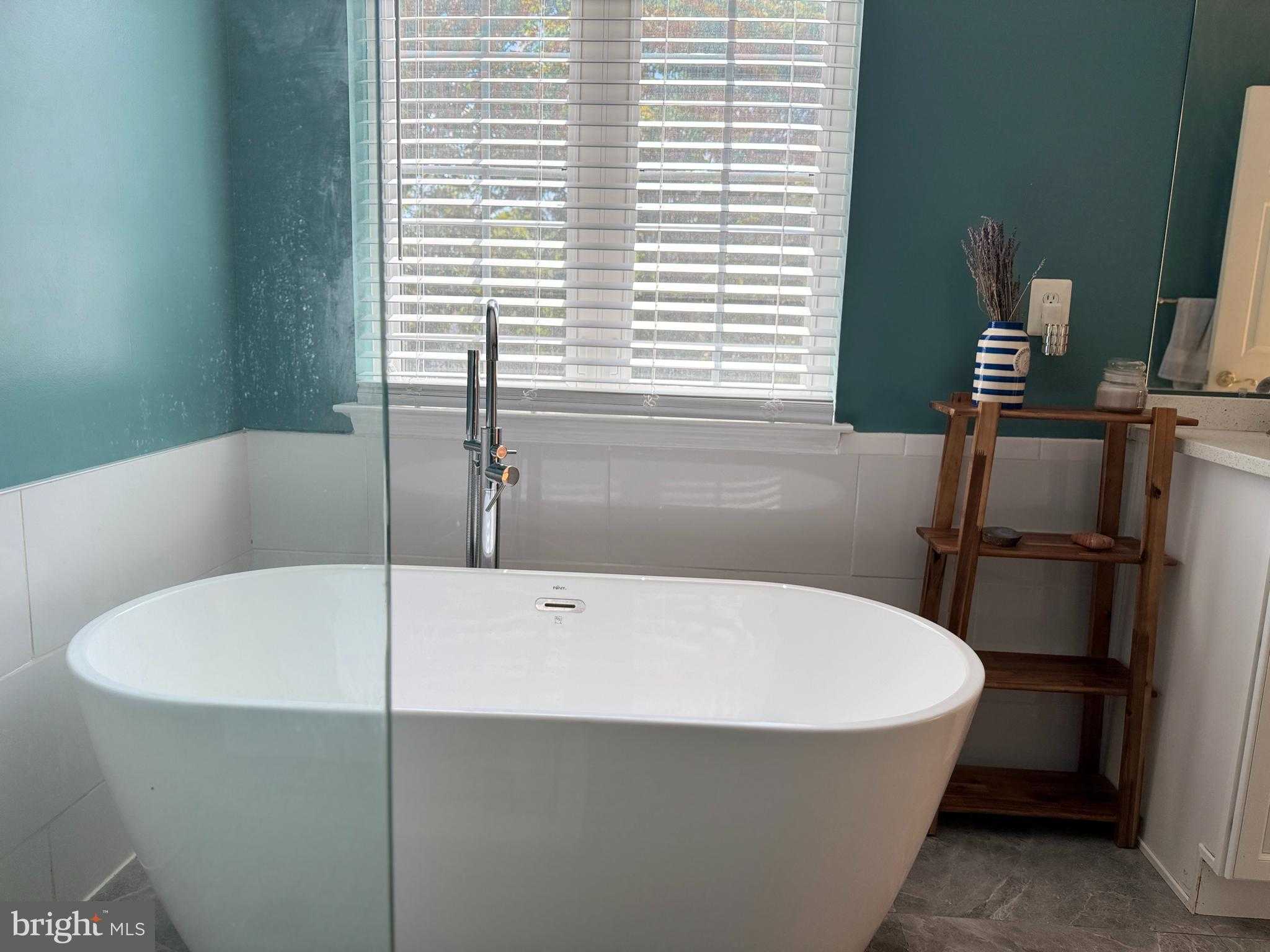 23601 White Peach CT photo 29