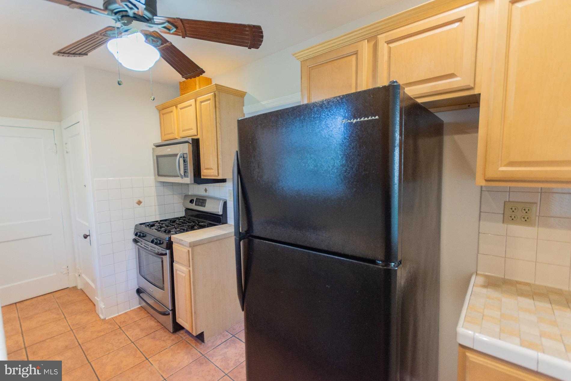 1104 W Race St photo 35