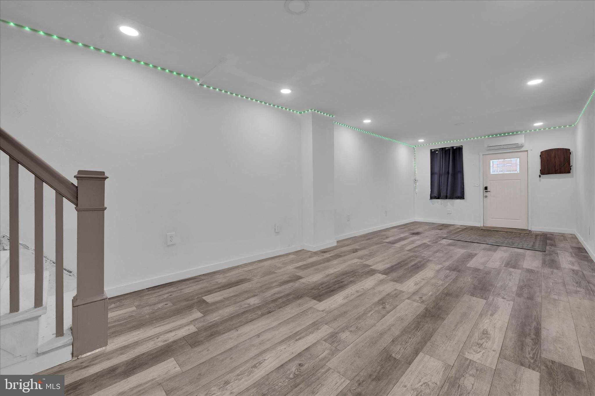 409 W Spruce St photo 7