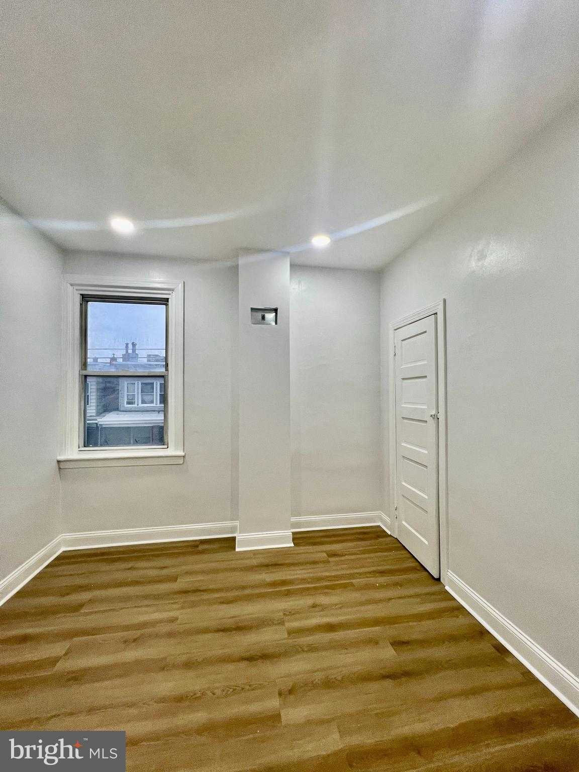 279 W Sheldon St photo 16