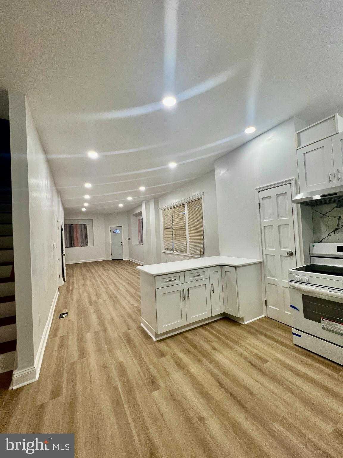 279 W Sheldon St photo 6