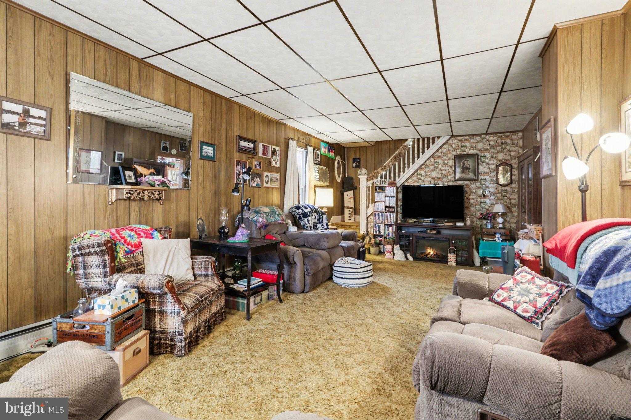 347 Moore St photo 17