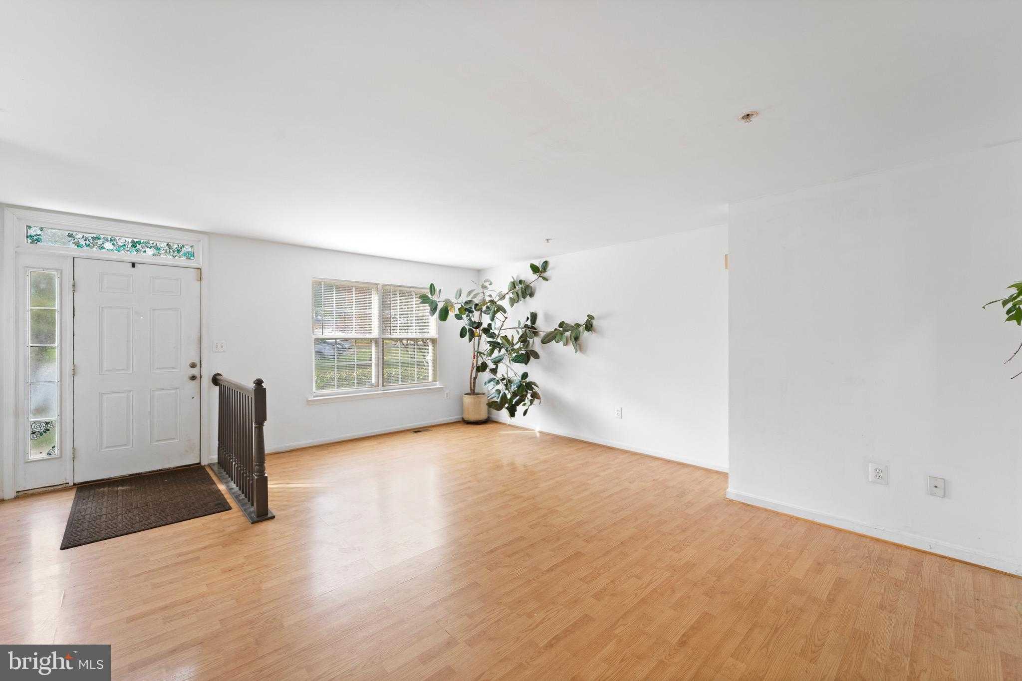 379 Cambridge Pl photo 13