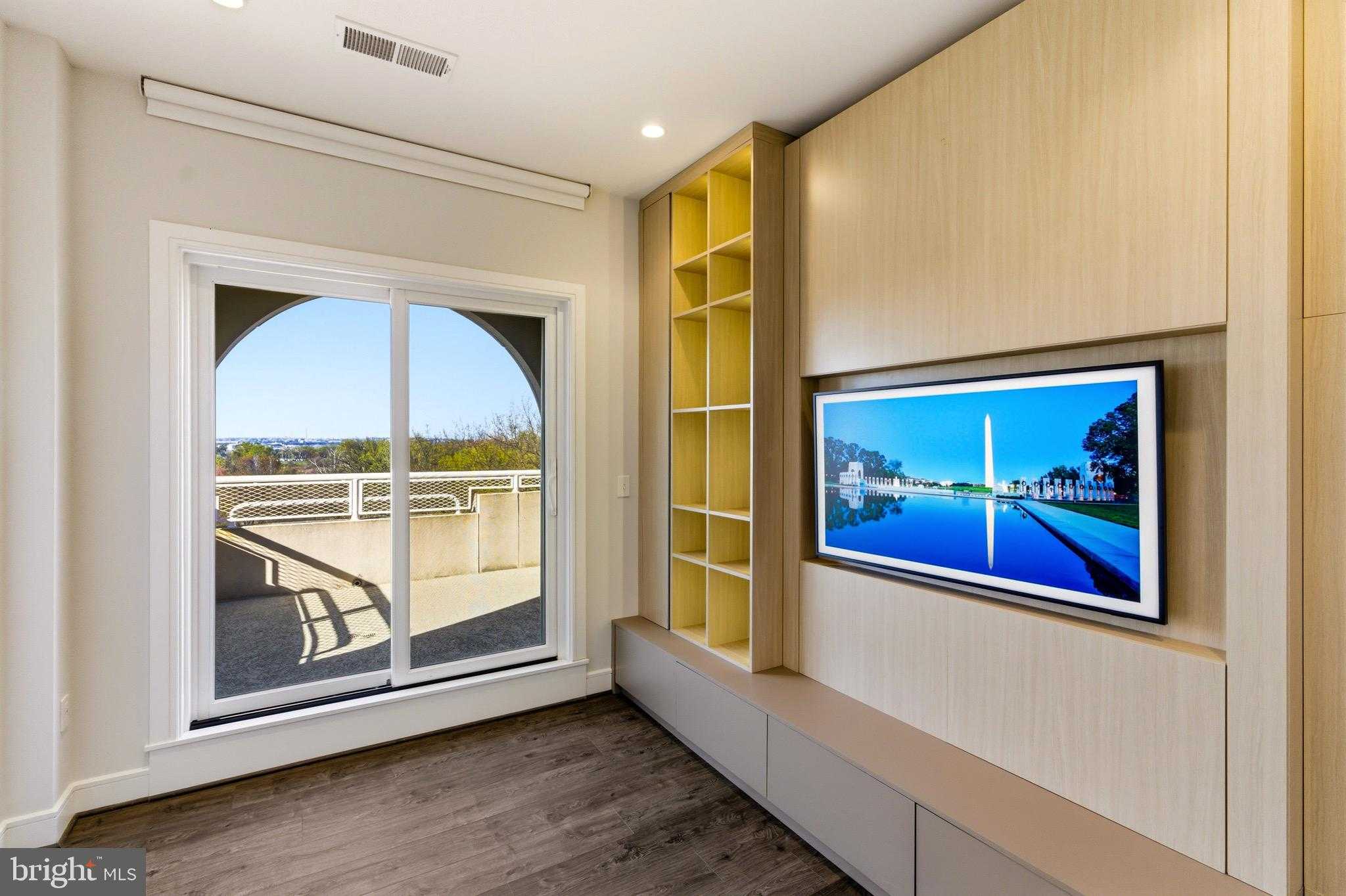 625 Slaters Ln Apt 402 photo 11