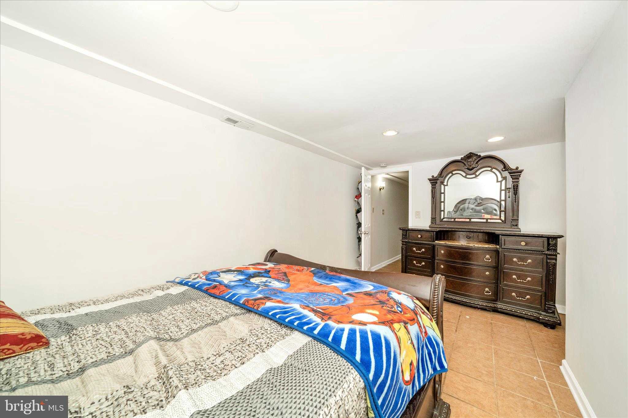 8300 Larchwood St photo 34