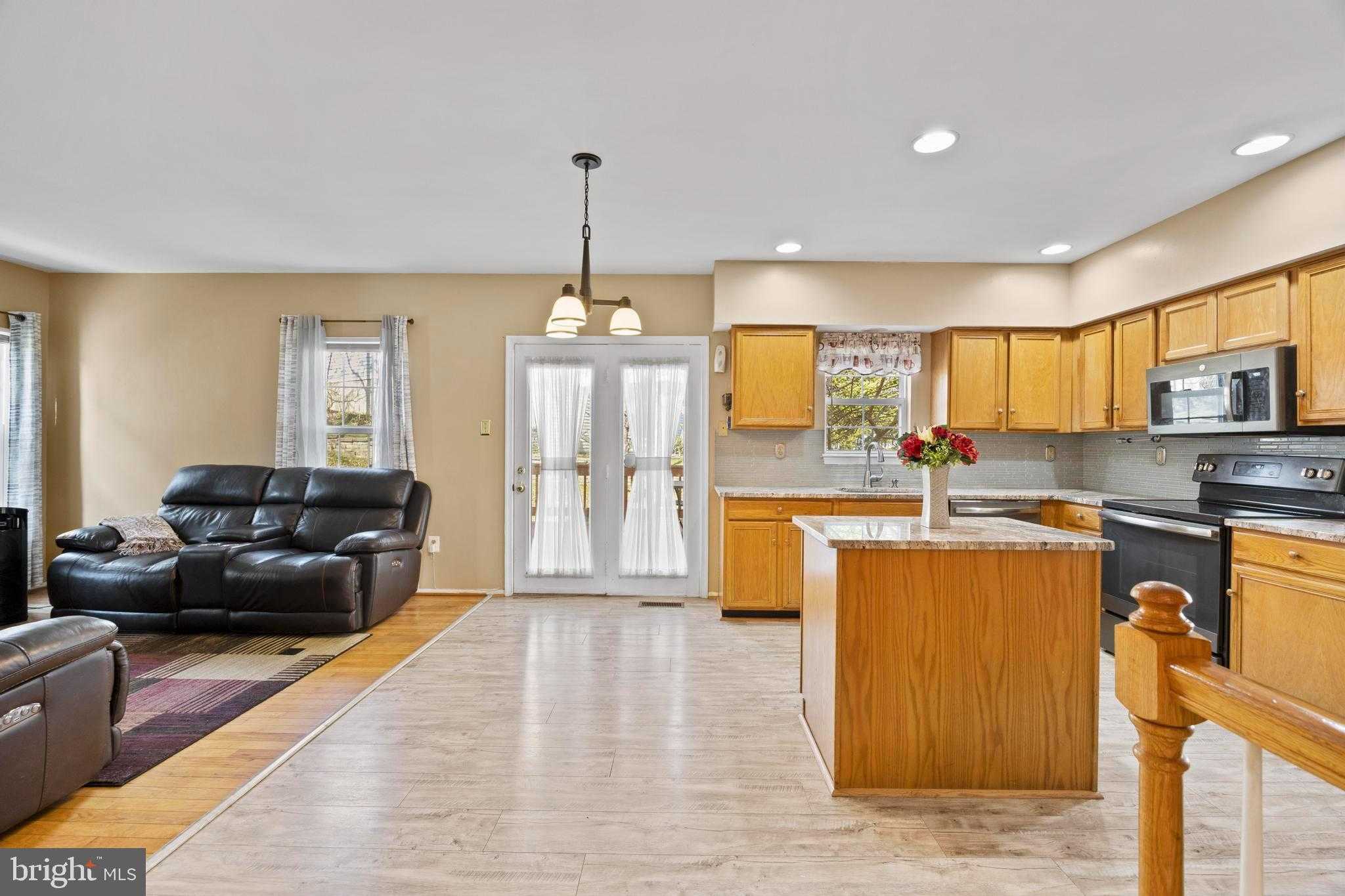 9046 Tarpleys Cir photo 16