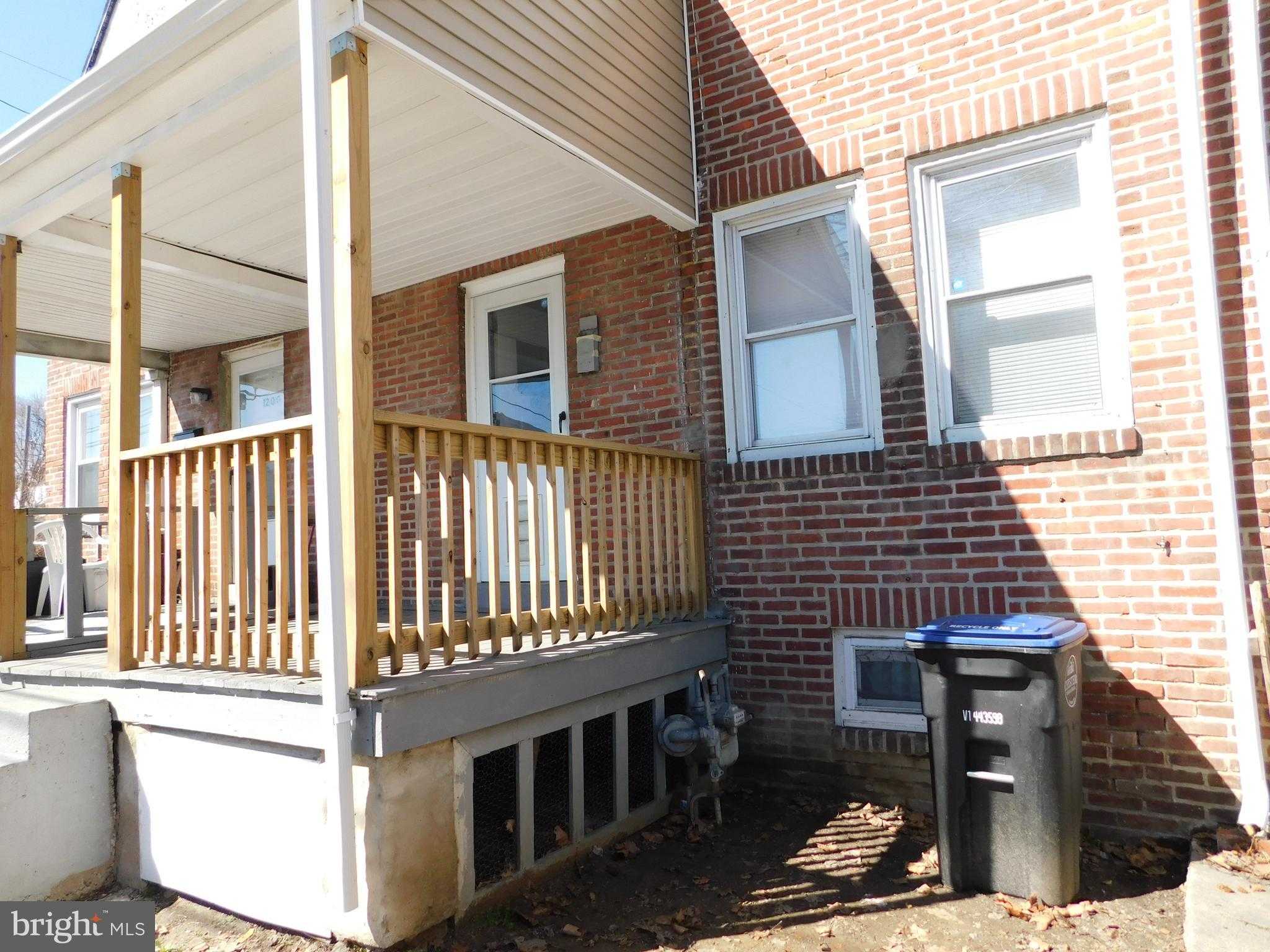 1202 Morton Ave photo 3