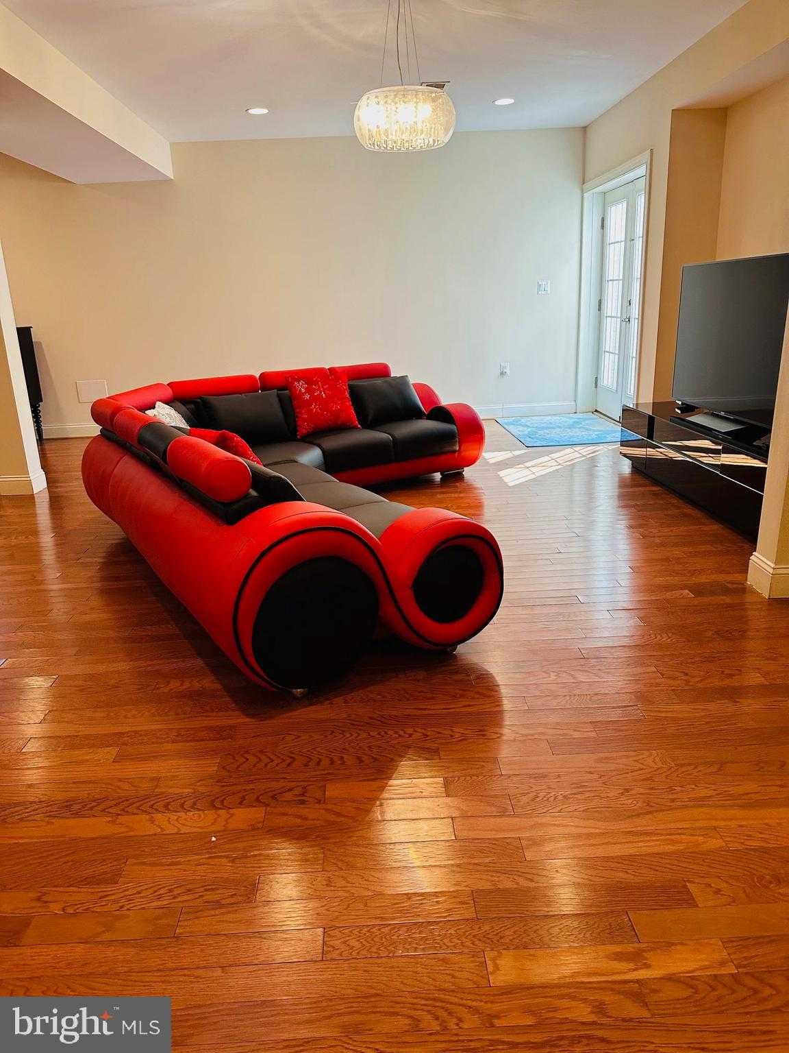 6413 Divine St photo 49