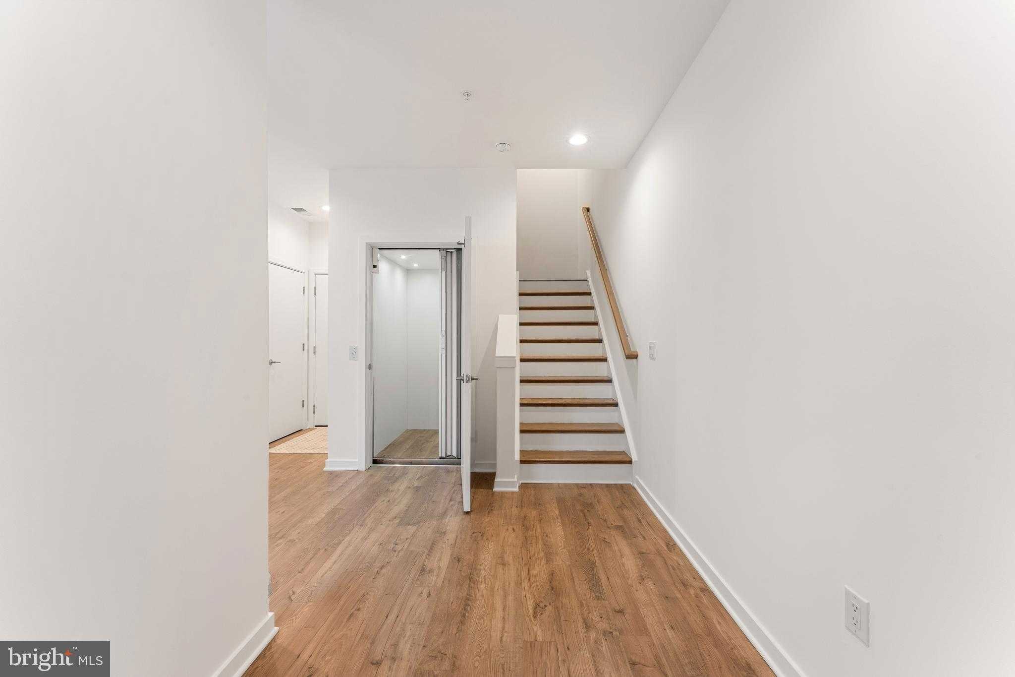 3208 Parkview Walk photo 6