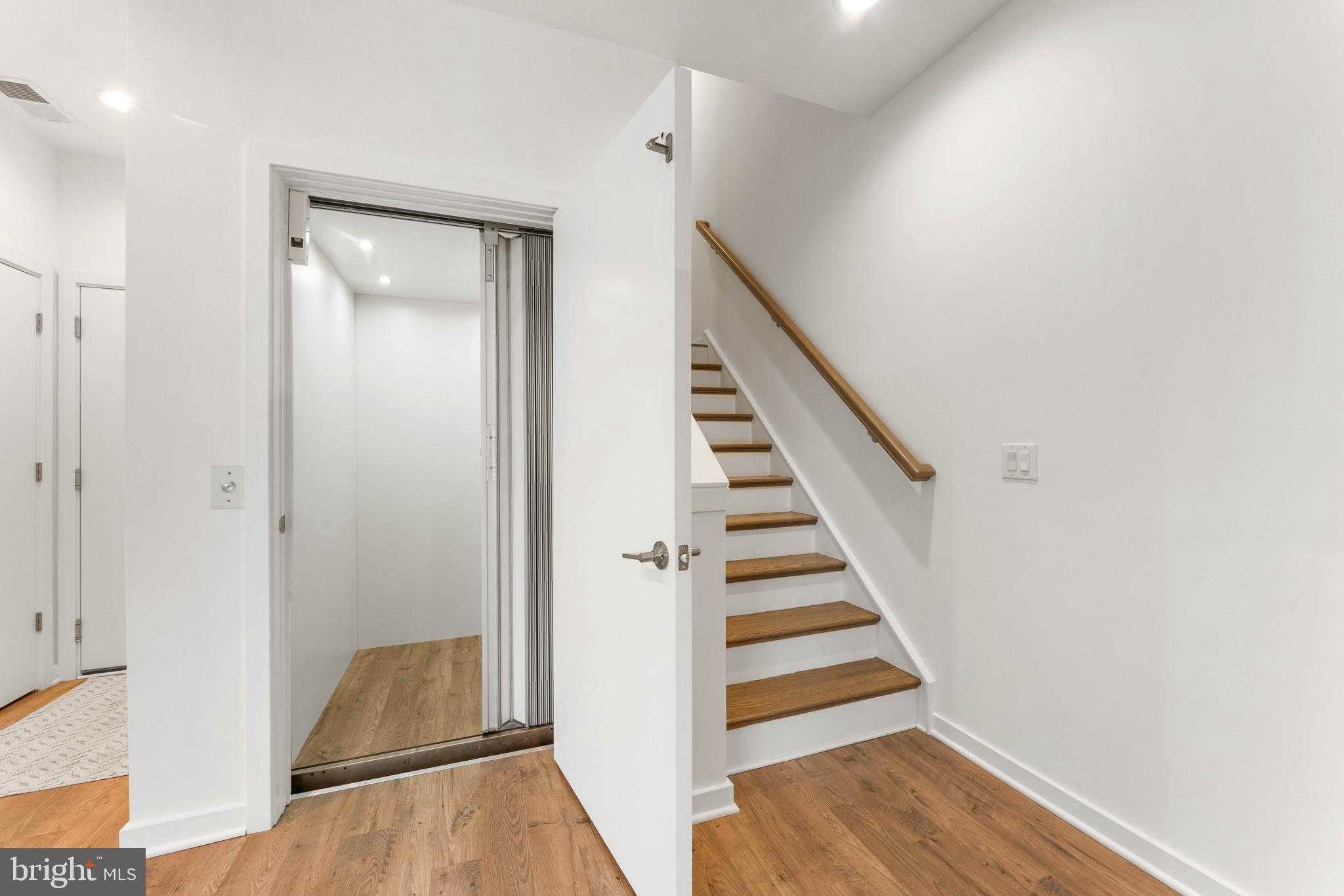 3208 Parkview Walk photo 7