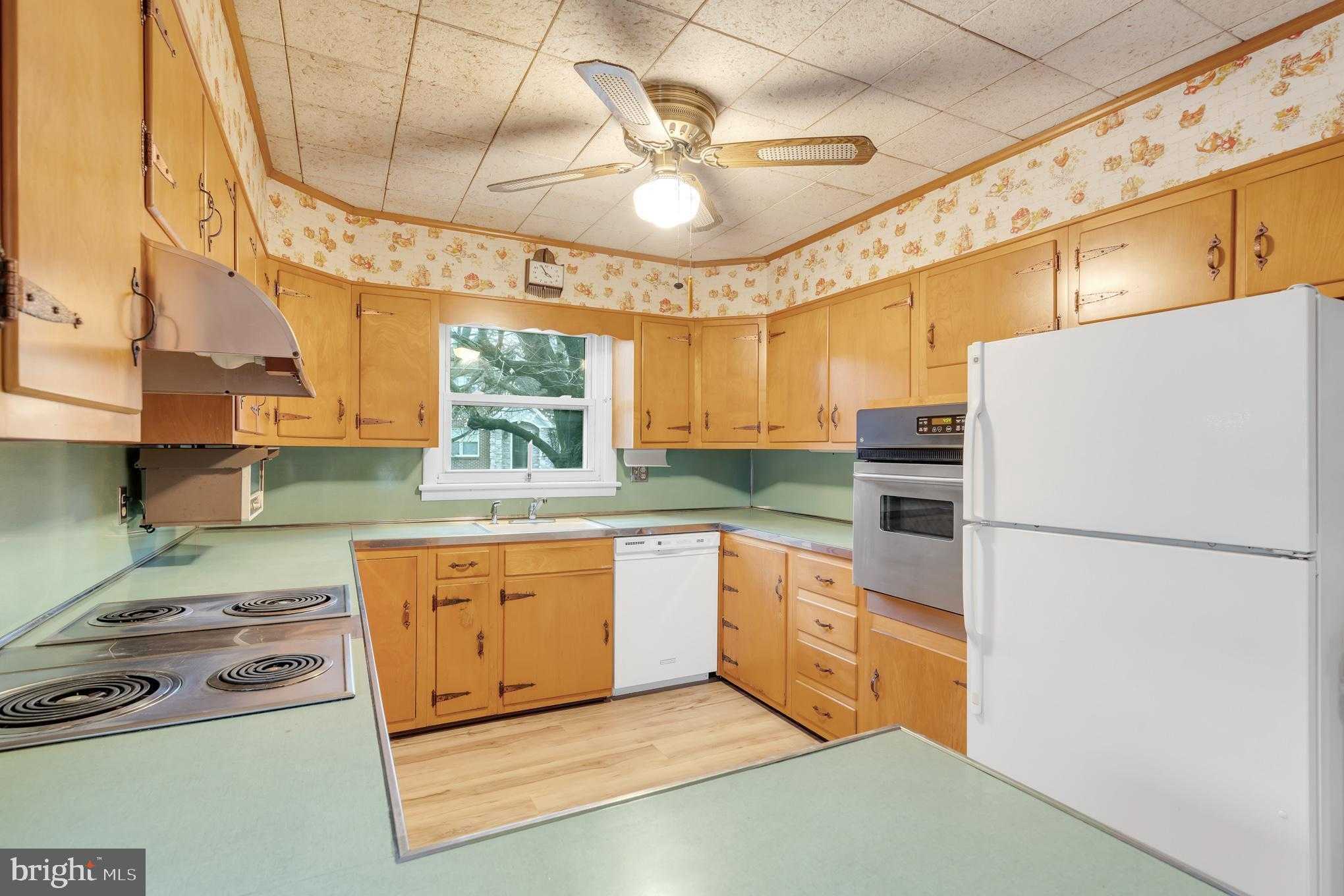 542 Hillcrest Pl photo 6