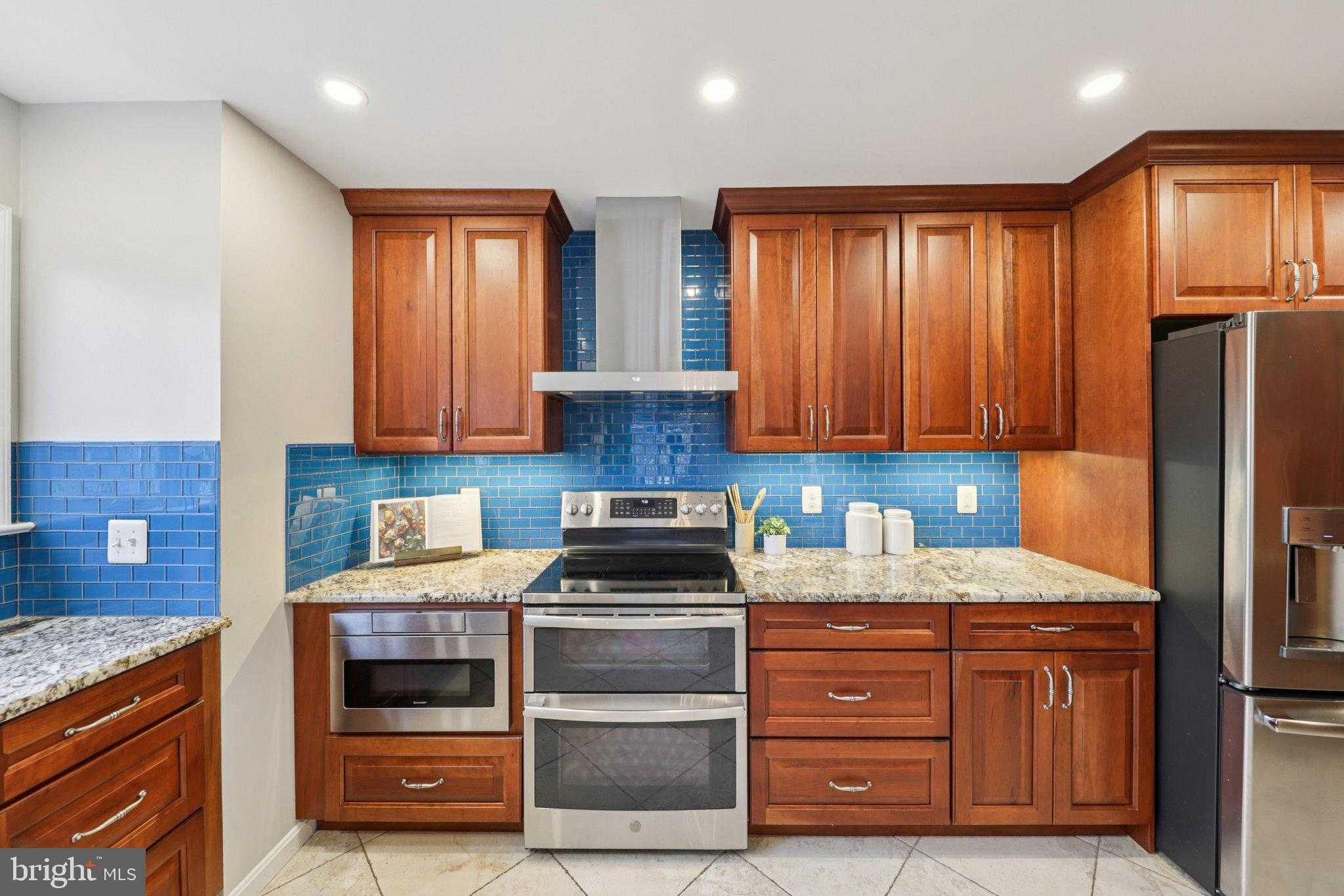 8413 Hollis Ln photo 7