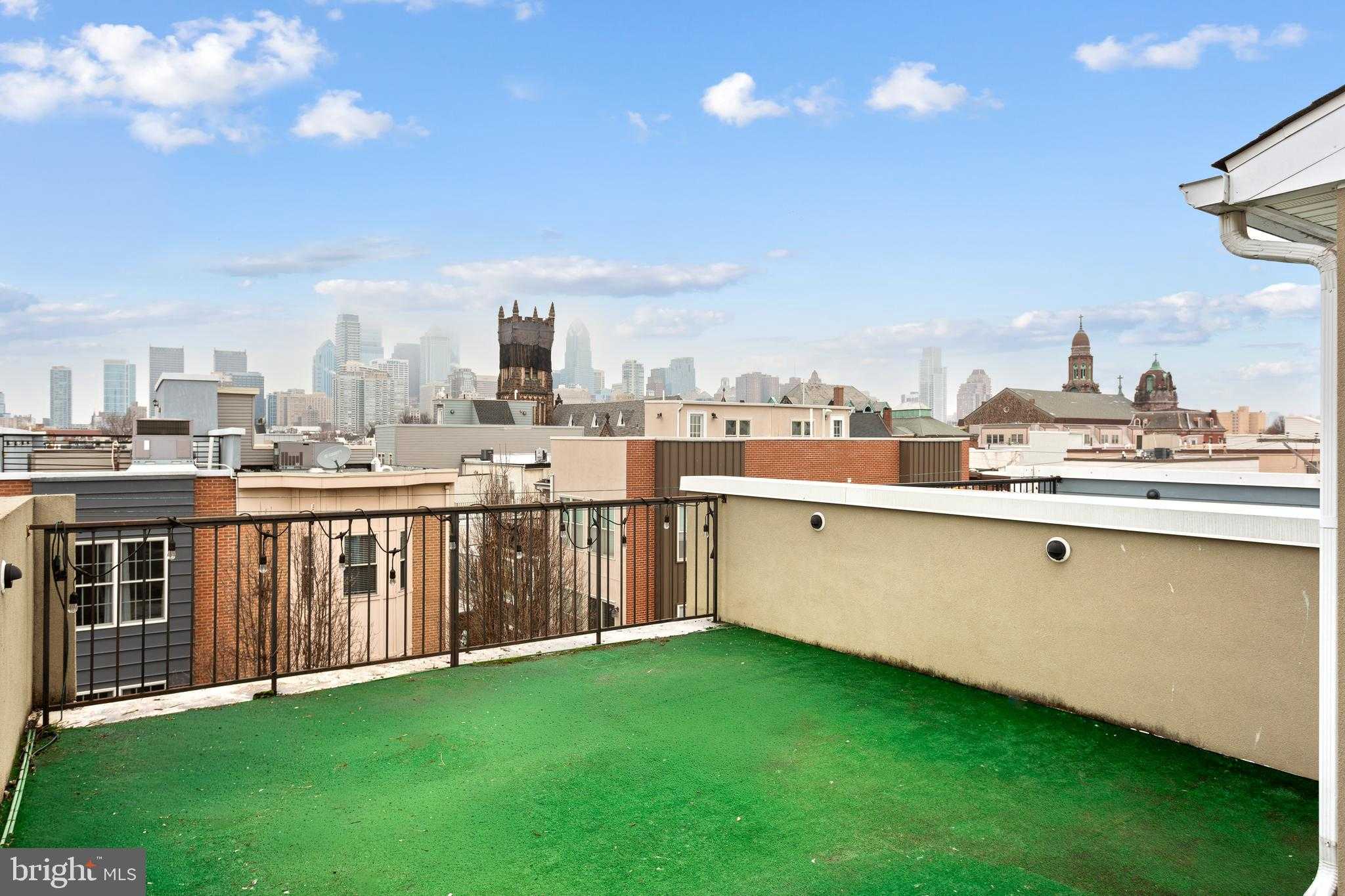 2110 Carpenter St photo 30