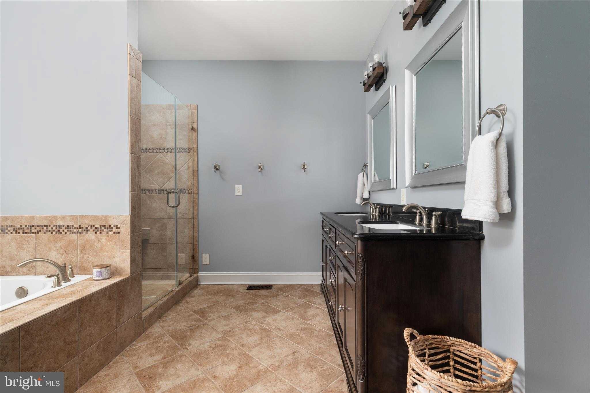 105 Barnston CT photo 34