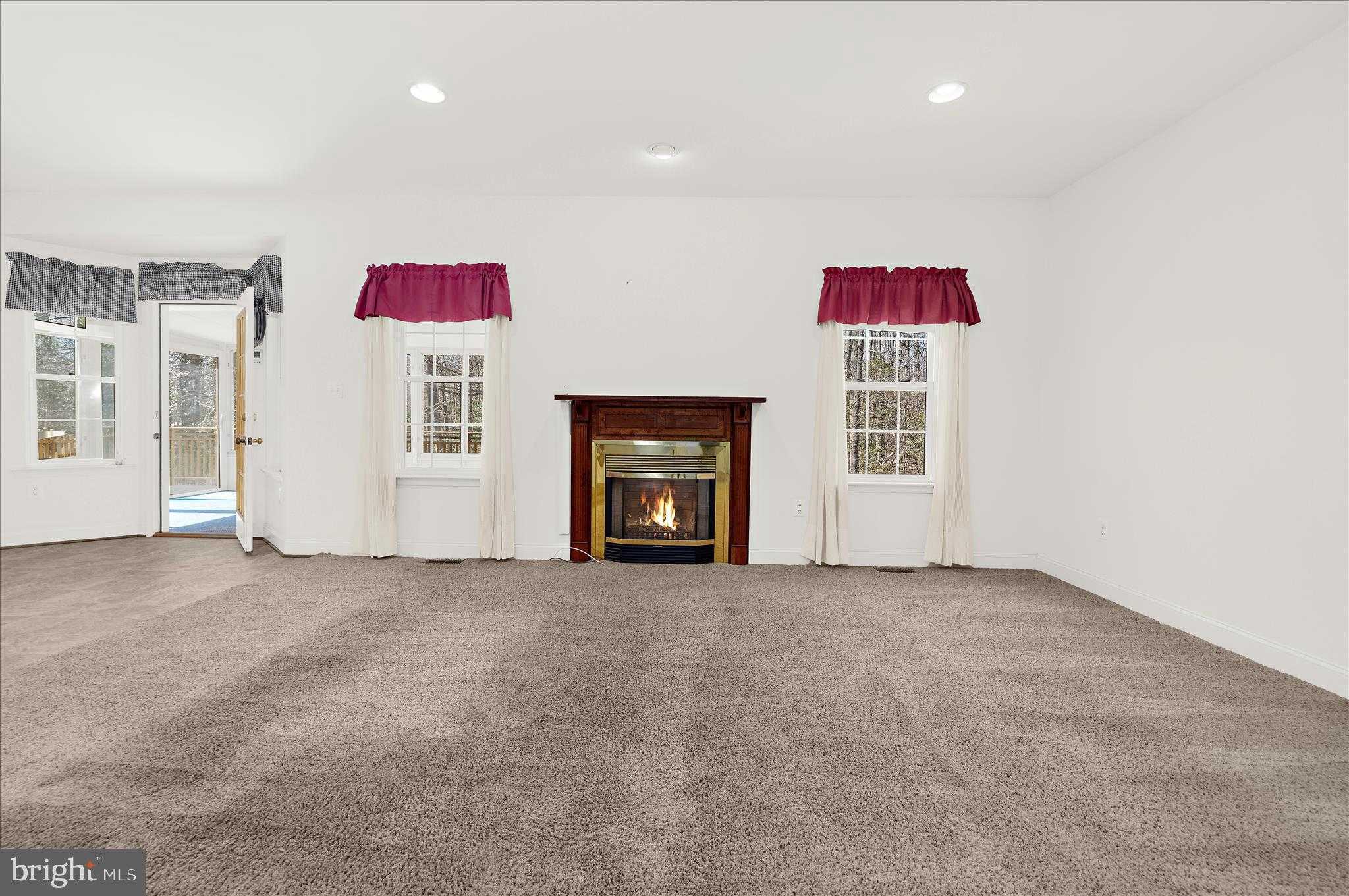 615 Patuxent Reach Dr photo 32