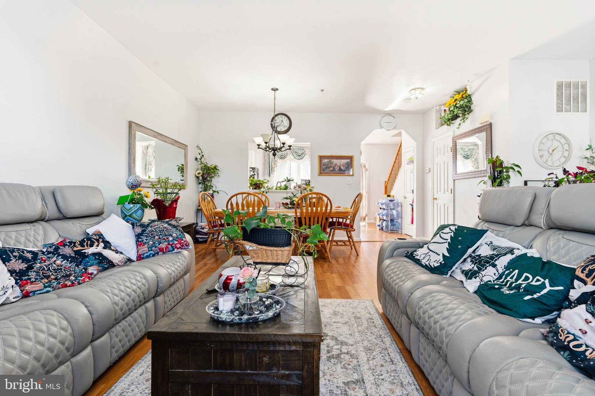 137 Harpers Way photo 9