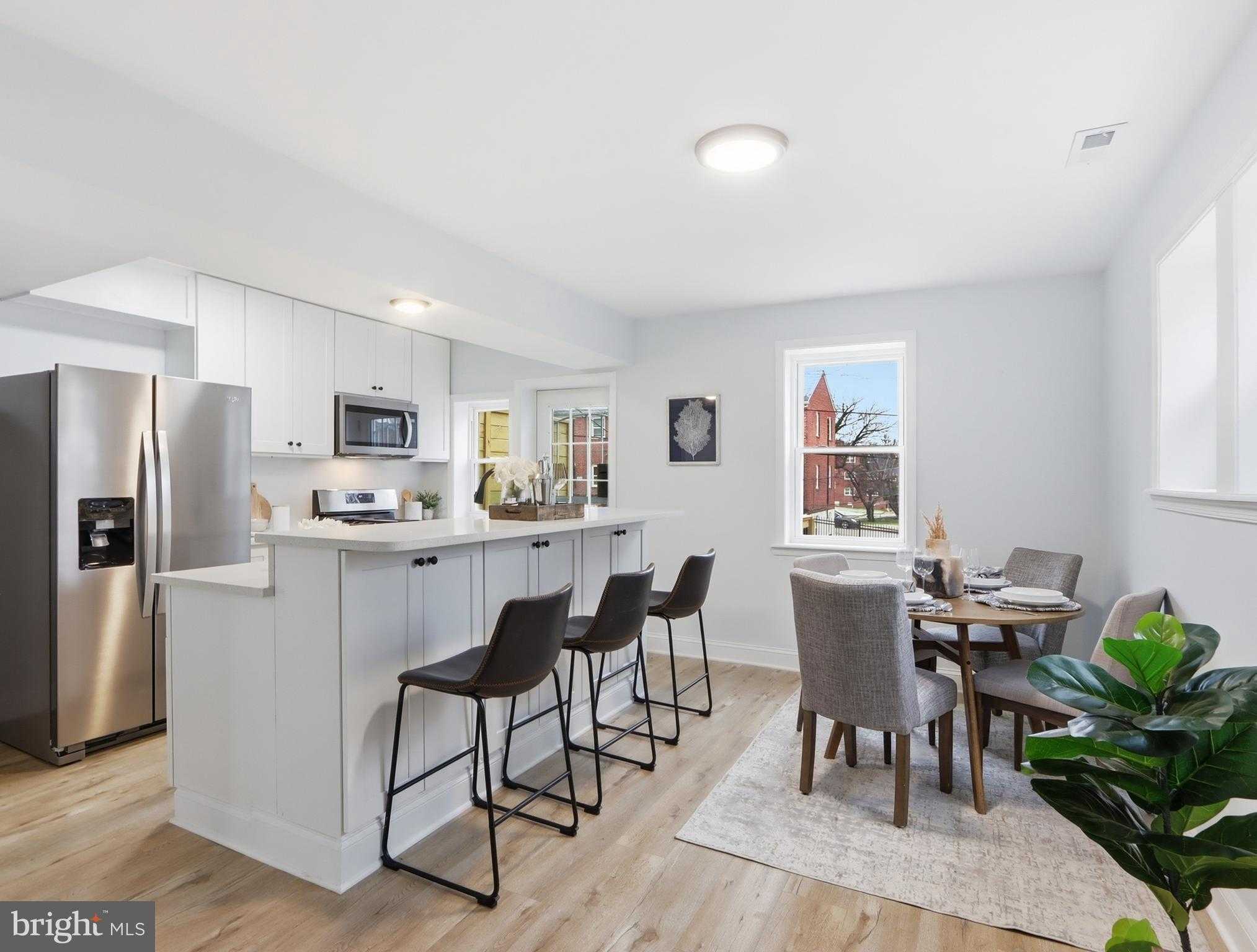 932 E 41st St photo 12