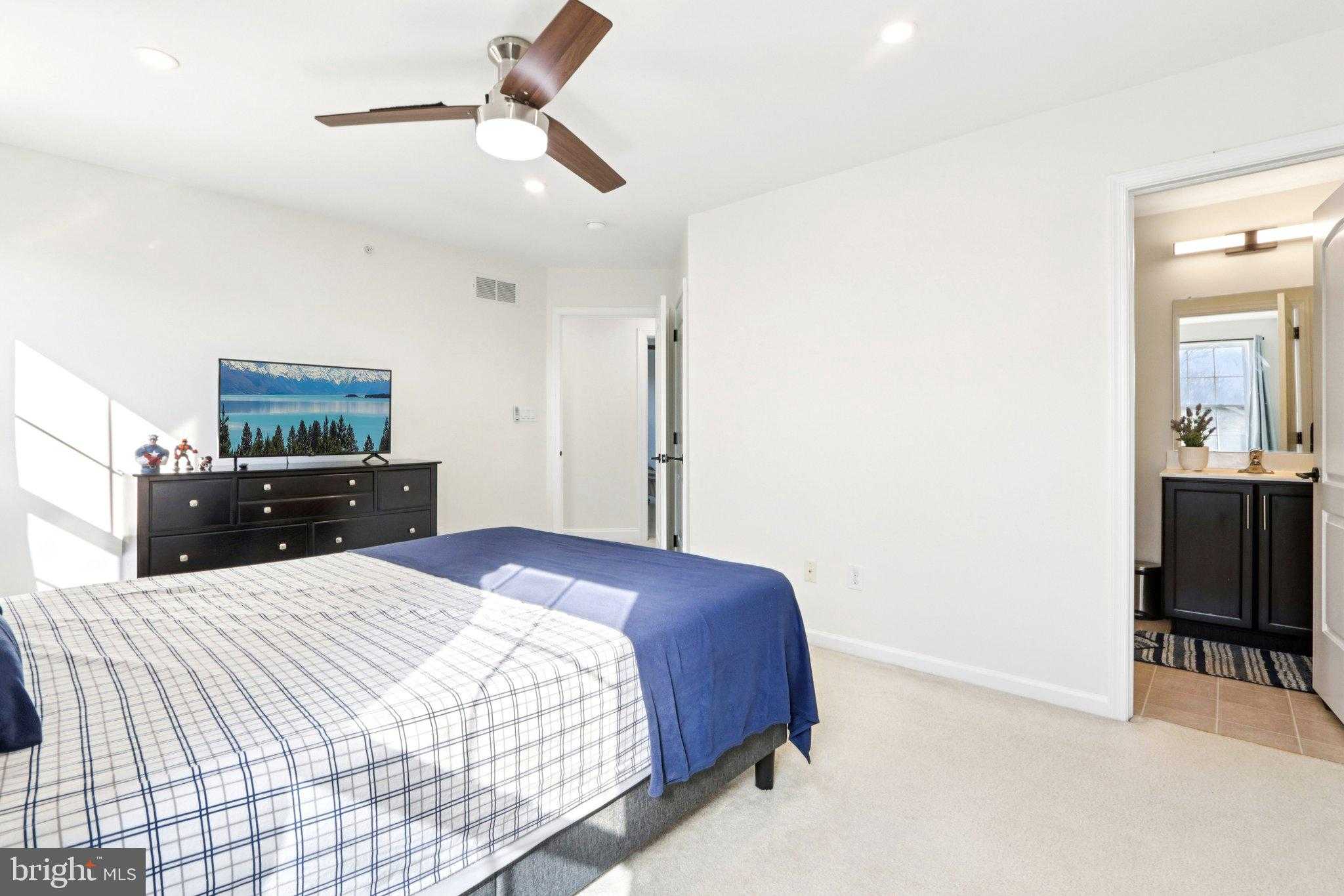 1035 Thorndale Dr photo 32