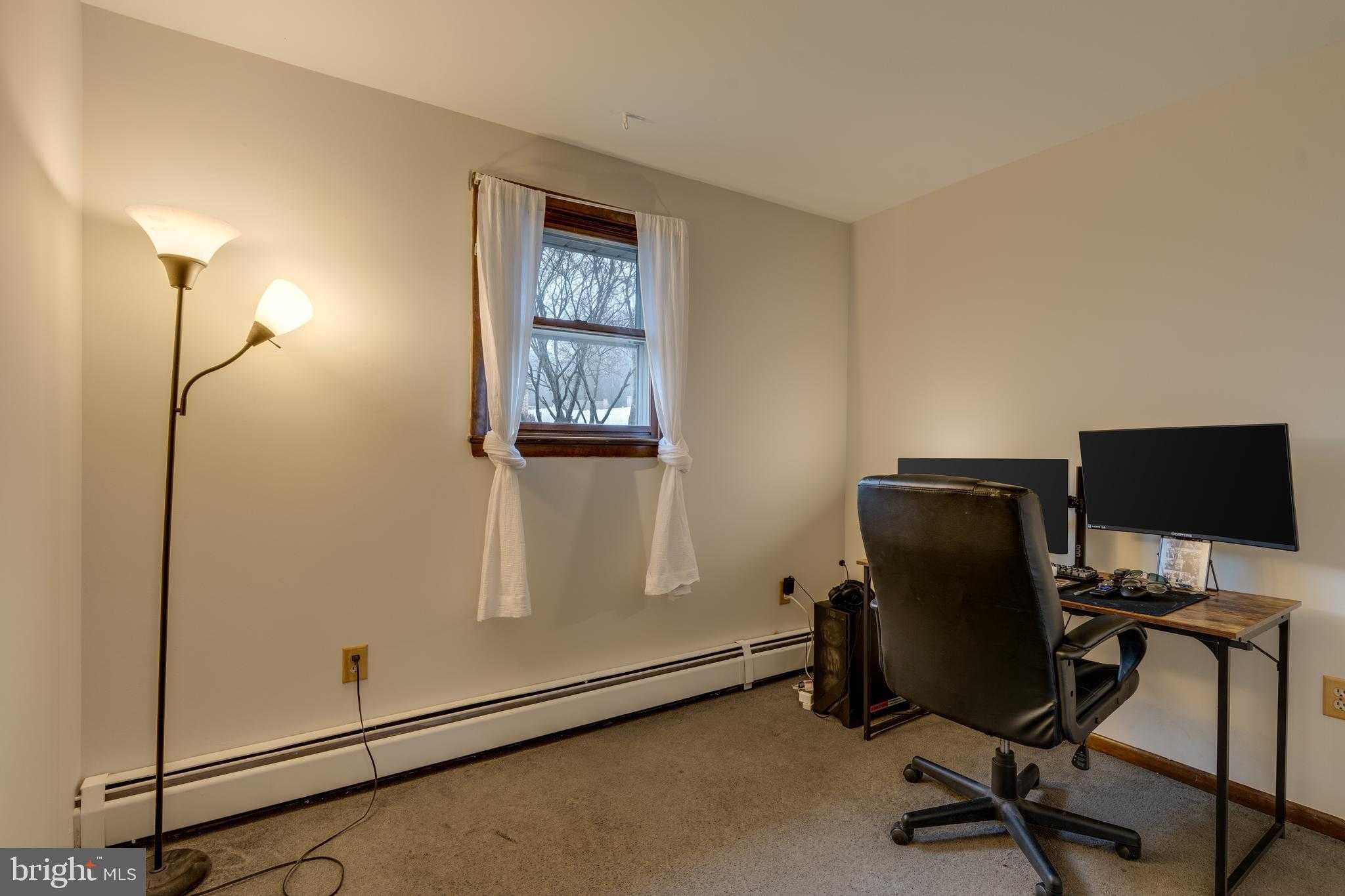 906 Berks St photo 16