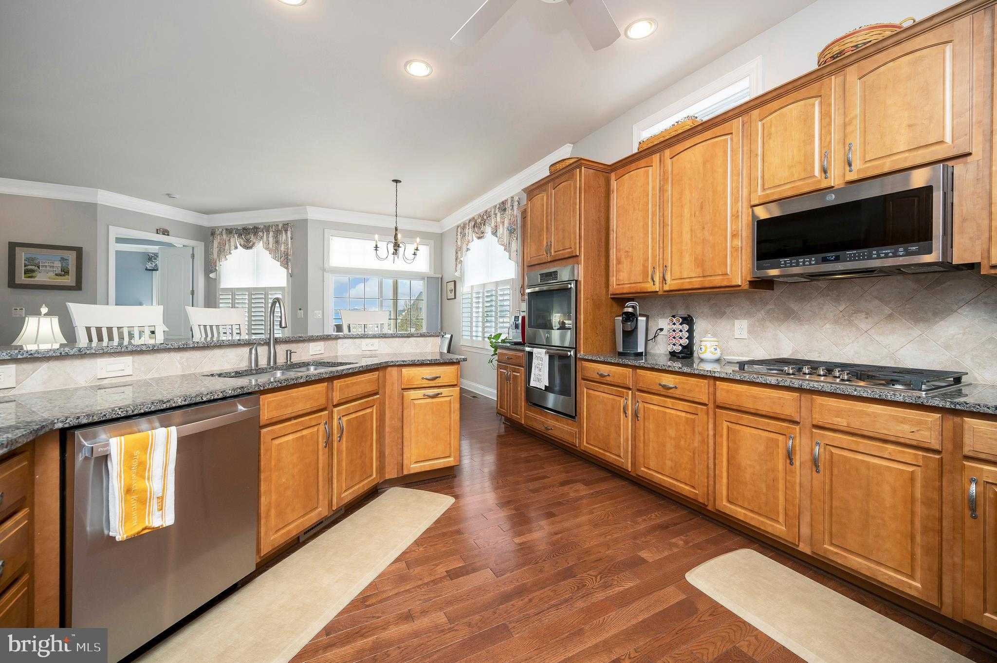 7910 Burbank Ave photo 23