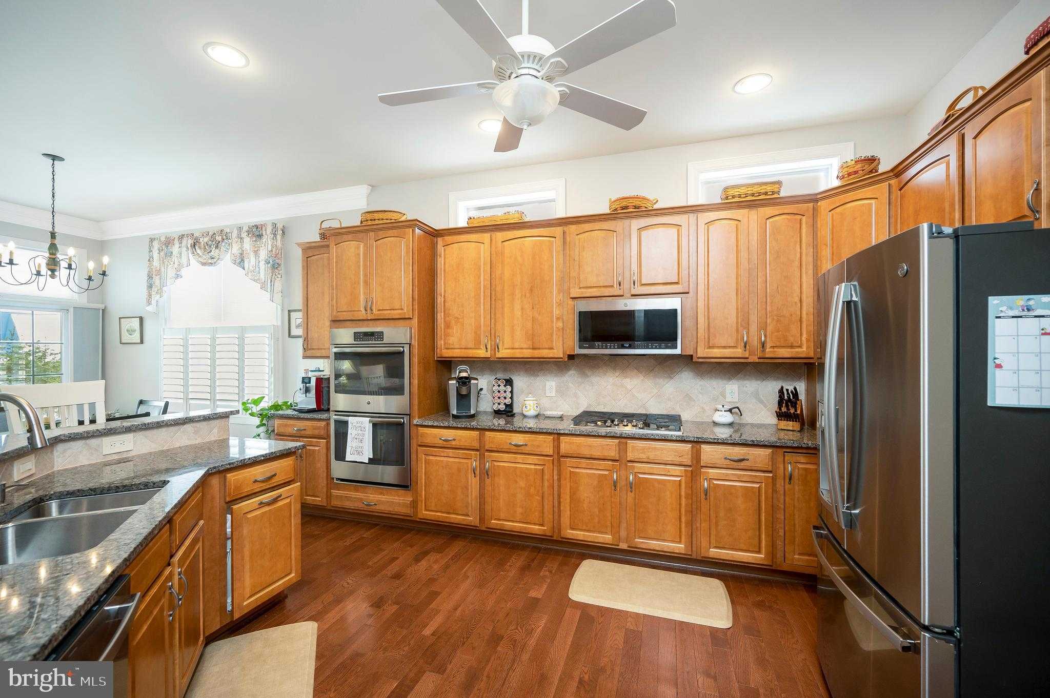 7910 Burbank Ave photo 24