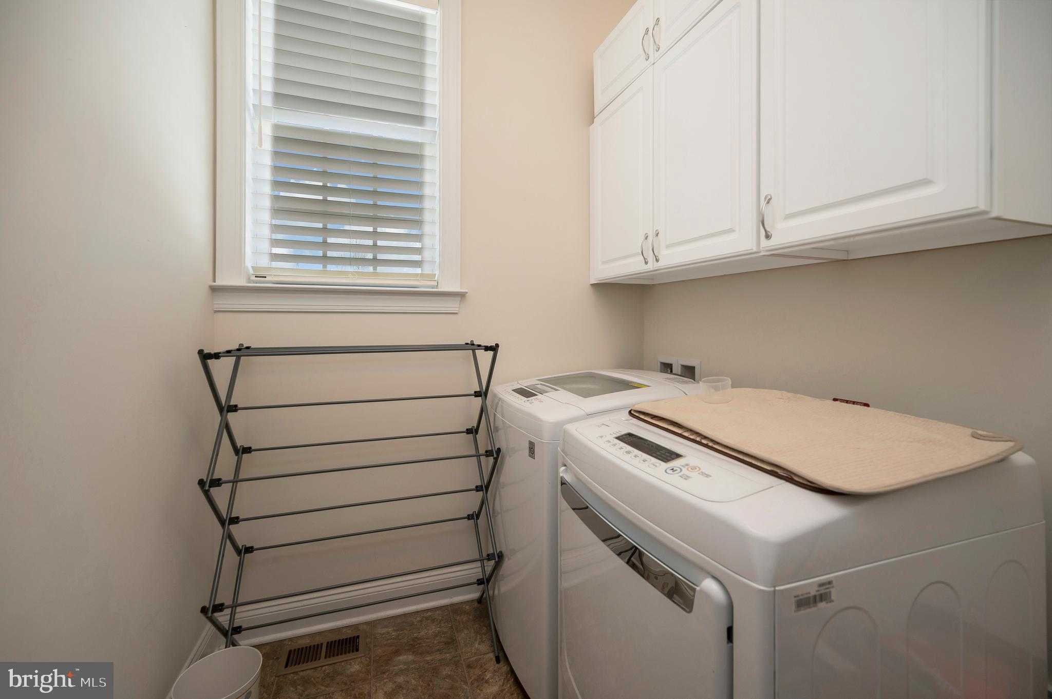 7910 Burbank Ave photo 25