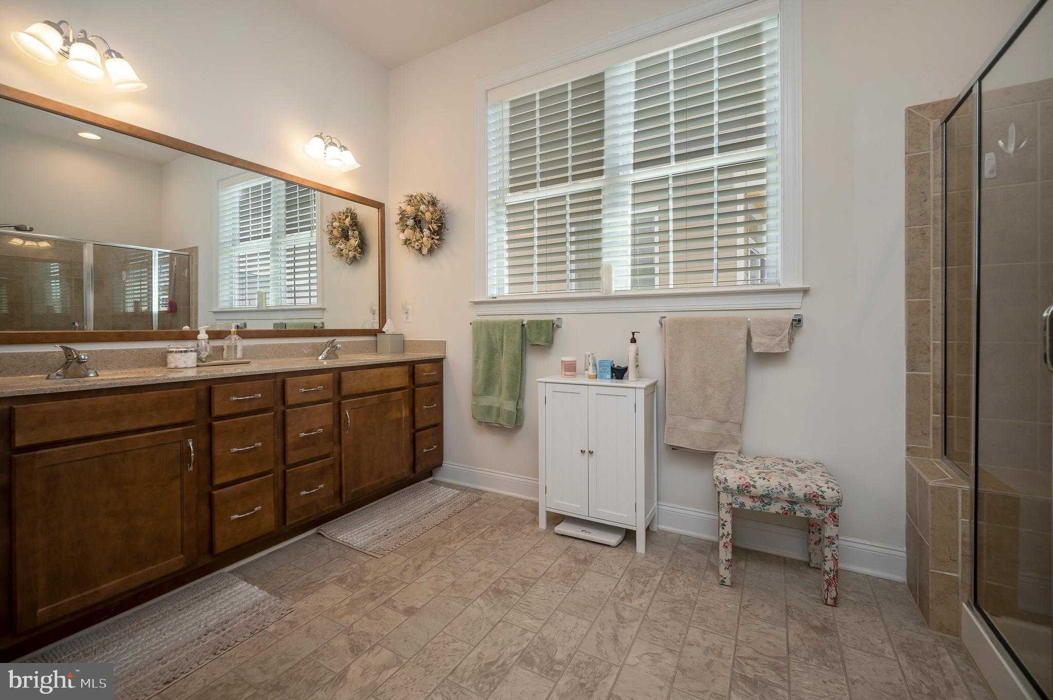 7910 Burbank Ave photo 32