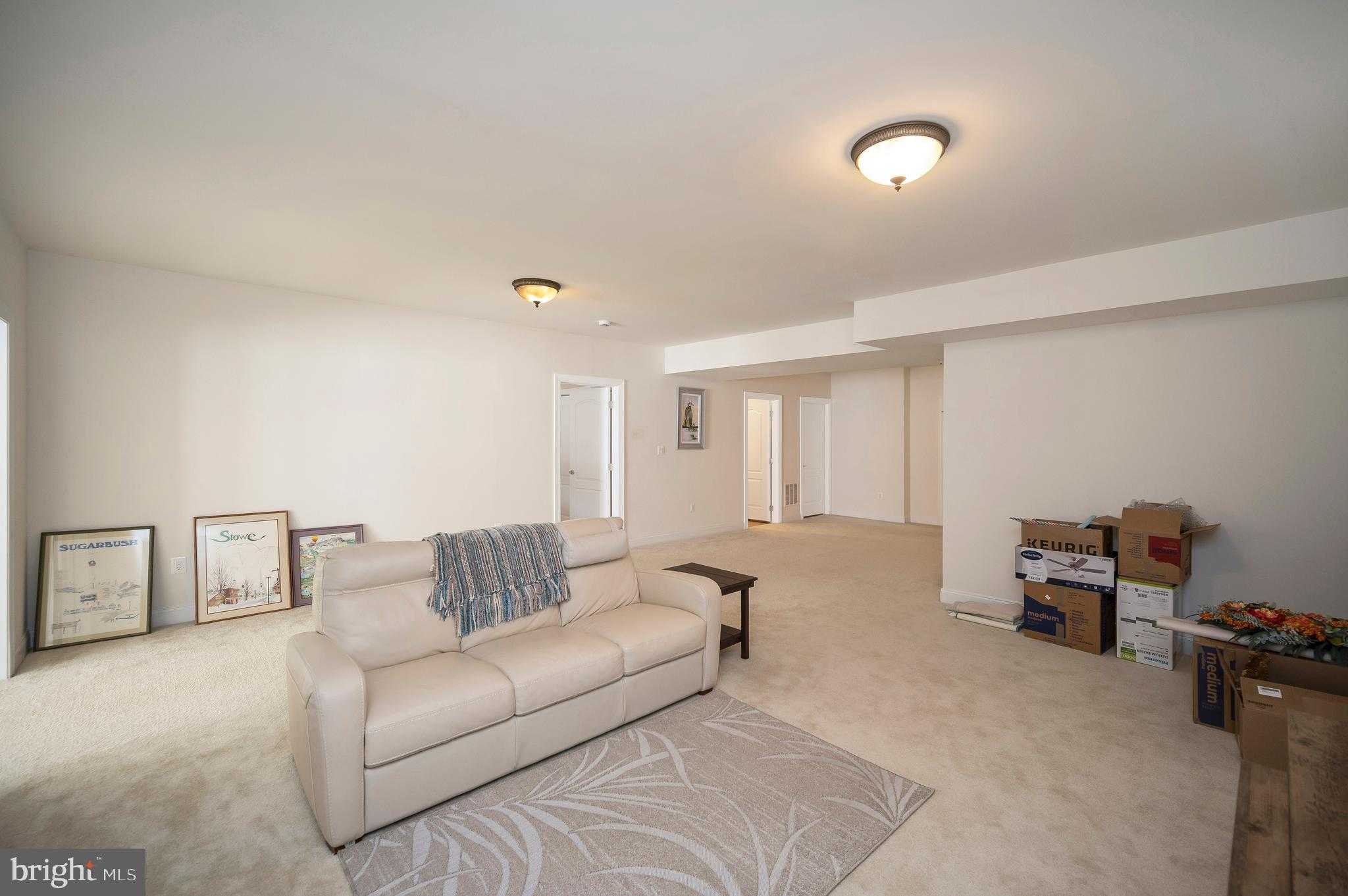 7910 Burbank Ave photo 36