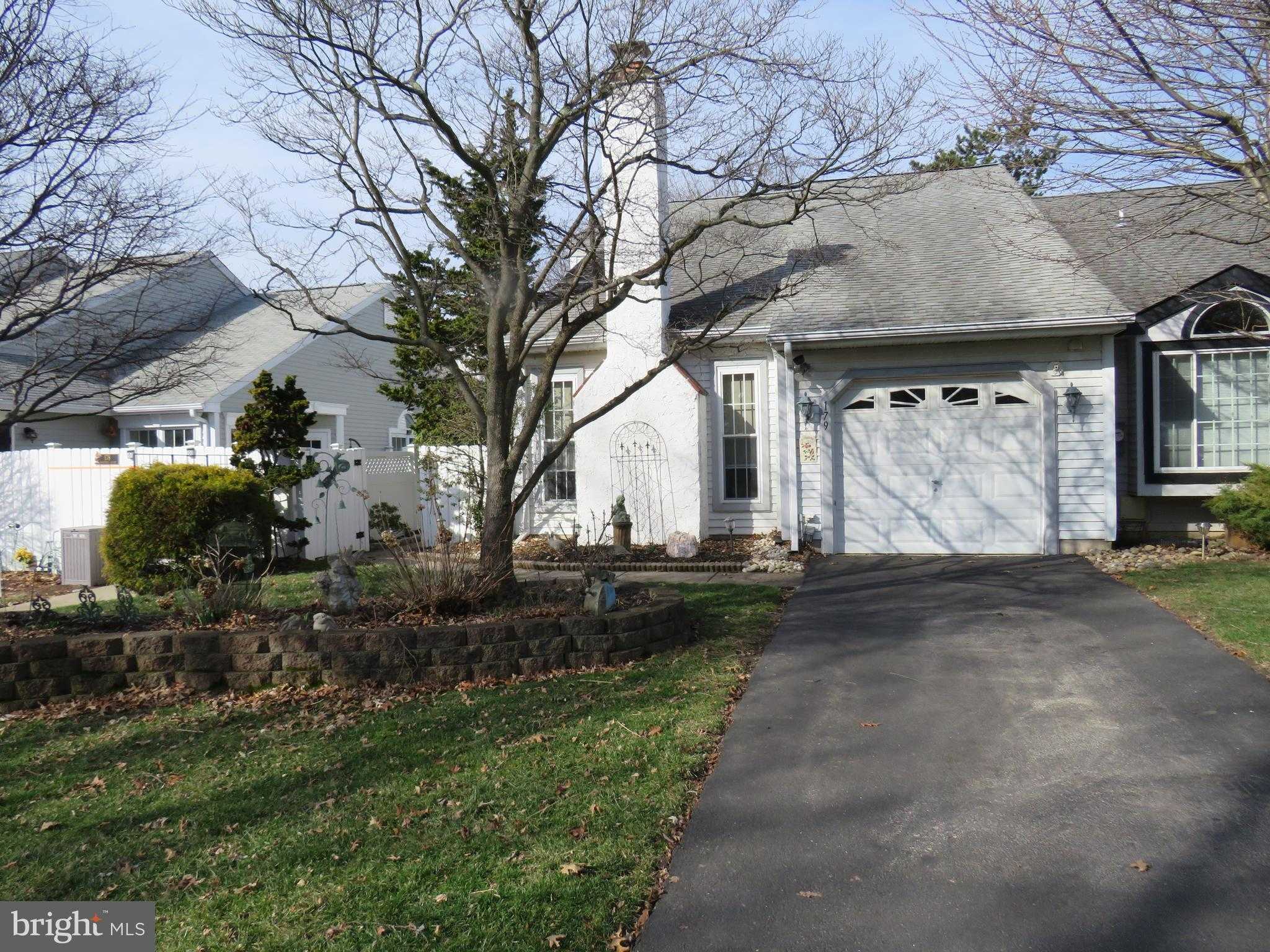 179 Raintree CT photo 3