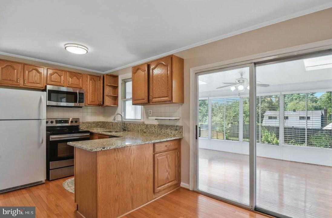 4038 Poplar St photo 7