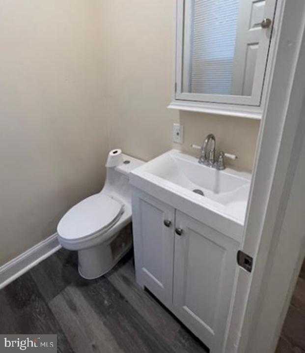 627 E Clementine St photo 3