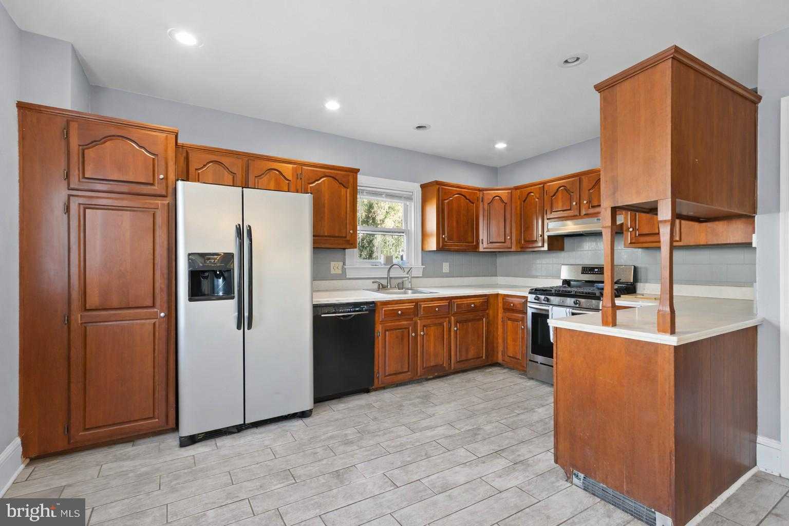 417 Clinton Ter photo 12