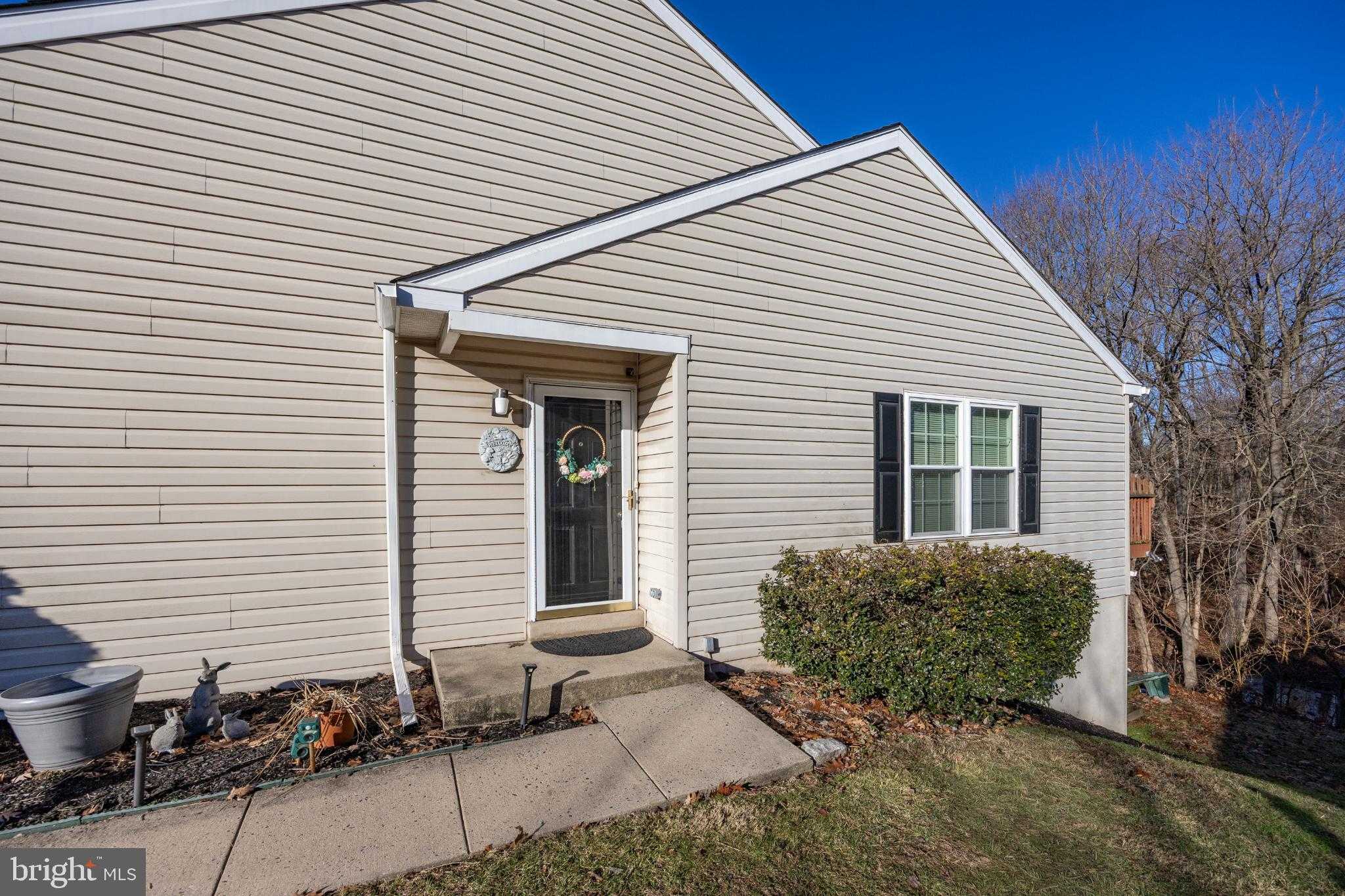 1154 Oxford Cir photo 2