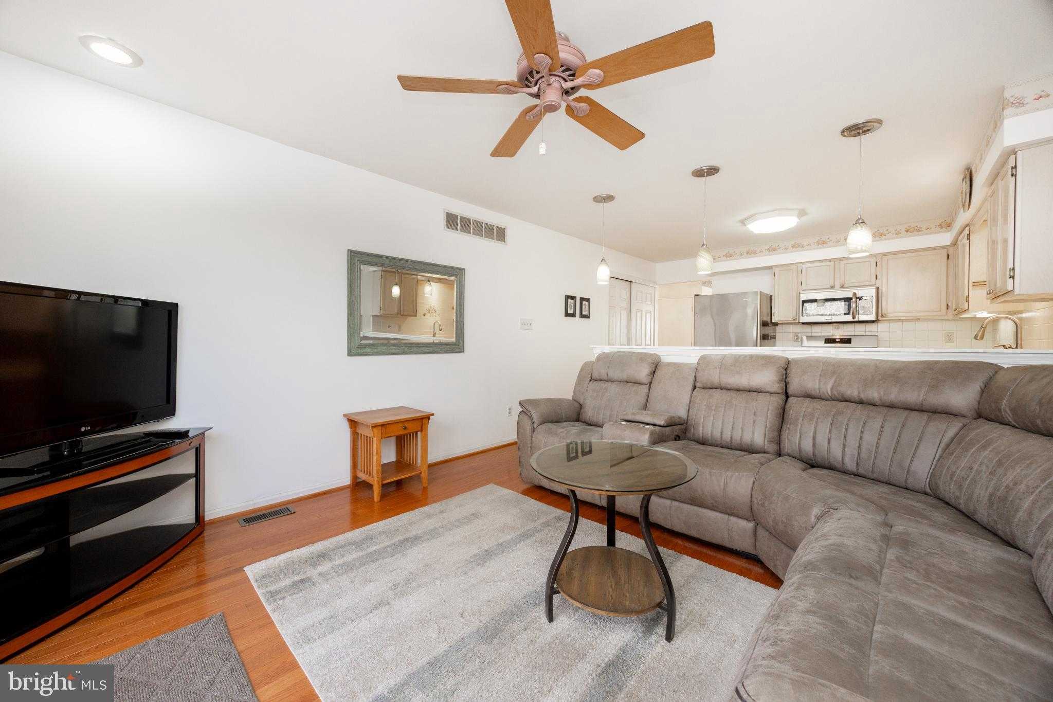 1154 Oxford Cir photo 4