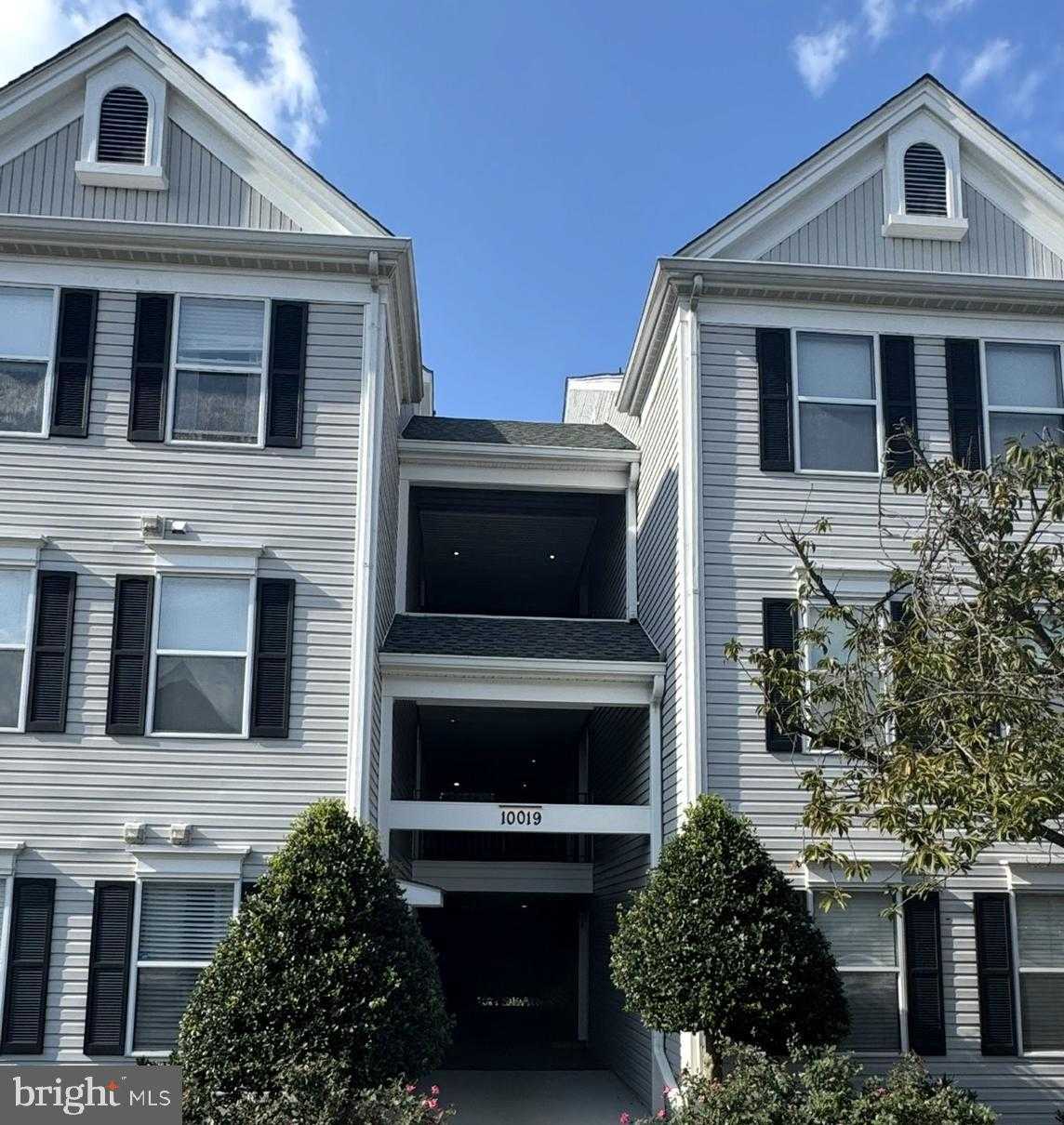 10019 Vanderbilt Cir Apt 7 photo 3