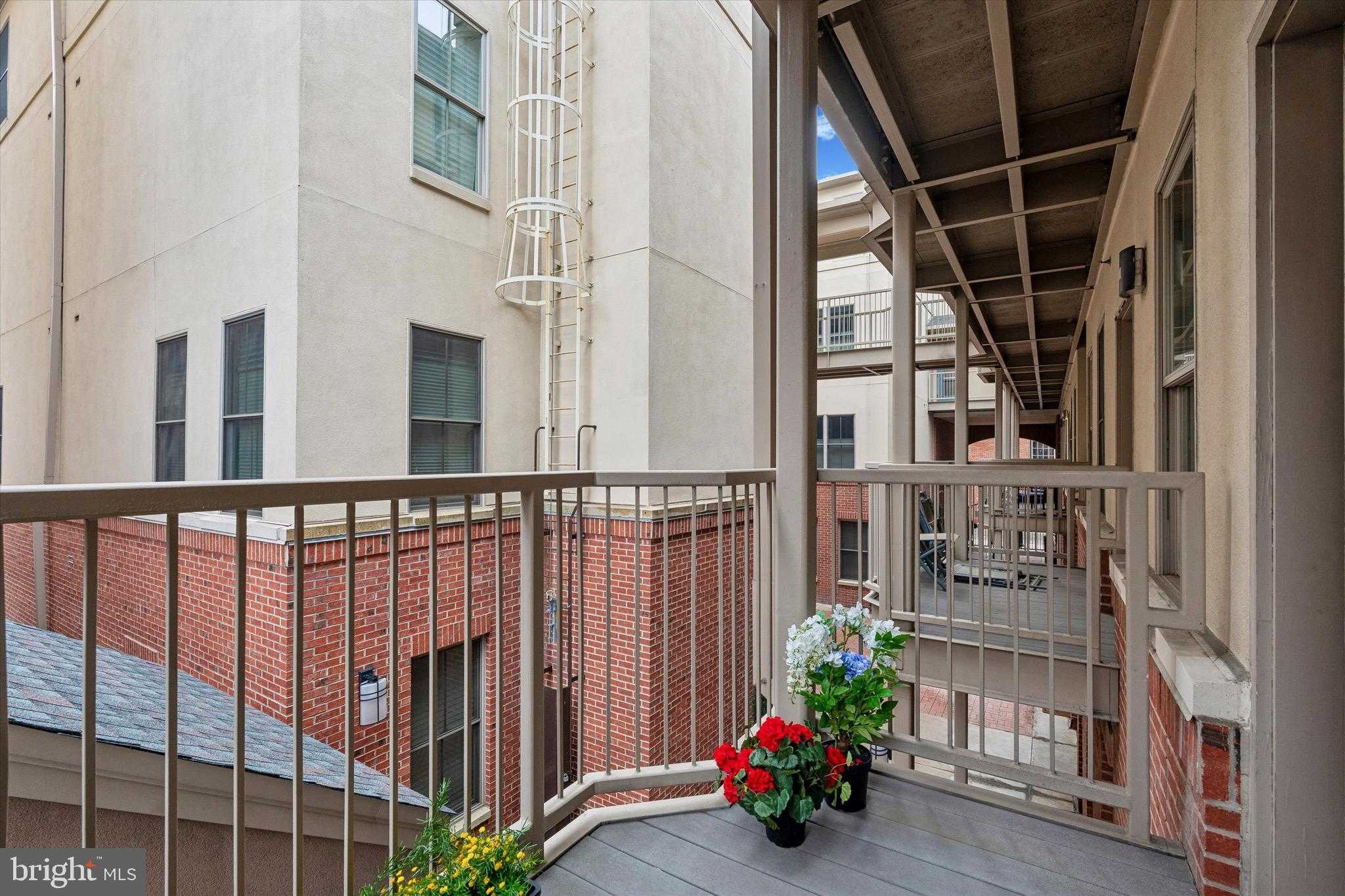 133 N Bread St photo 23